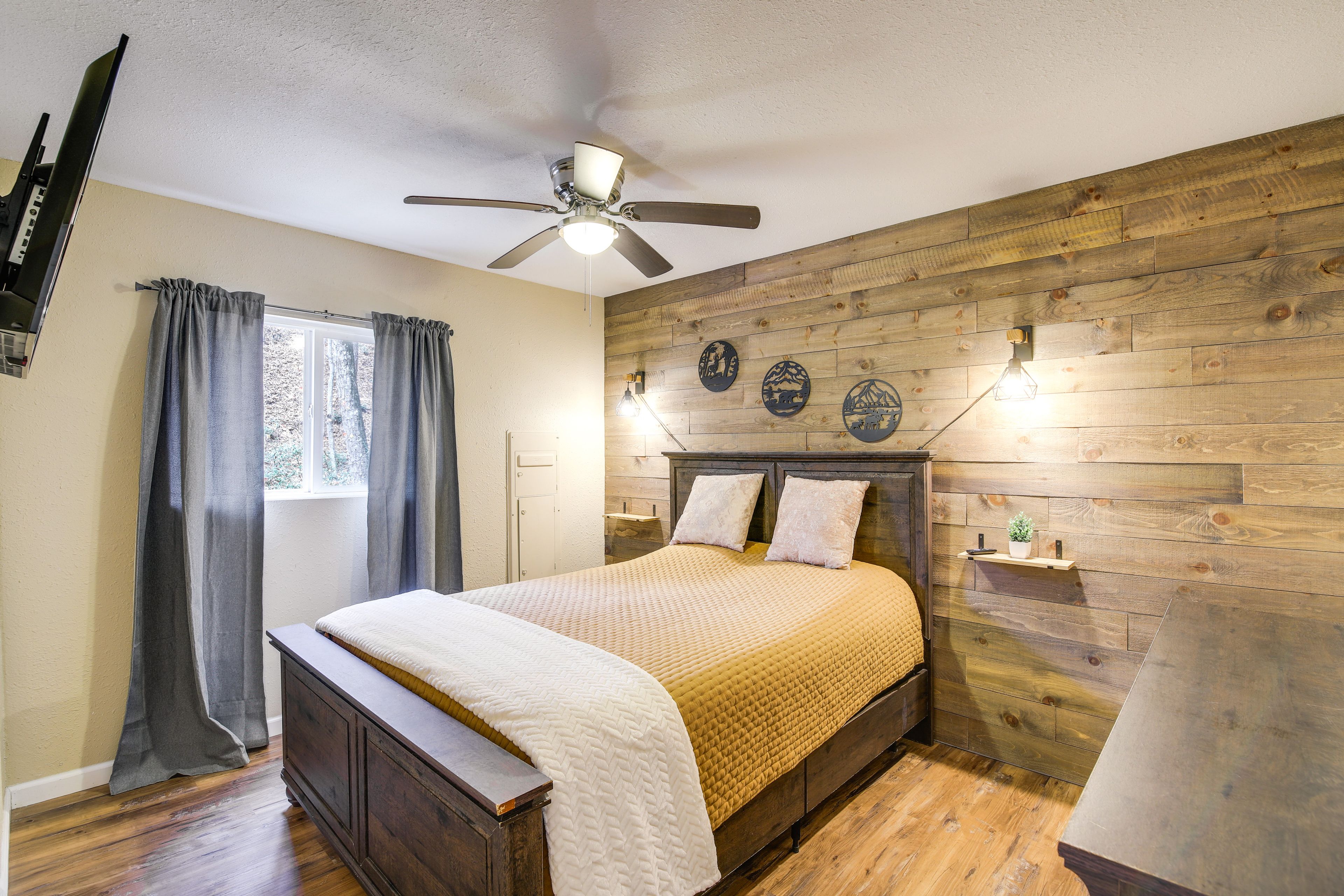 Bedroom 3 | Queen Bed | 1st Floor