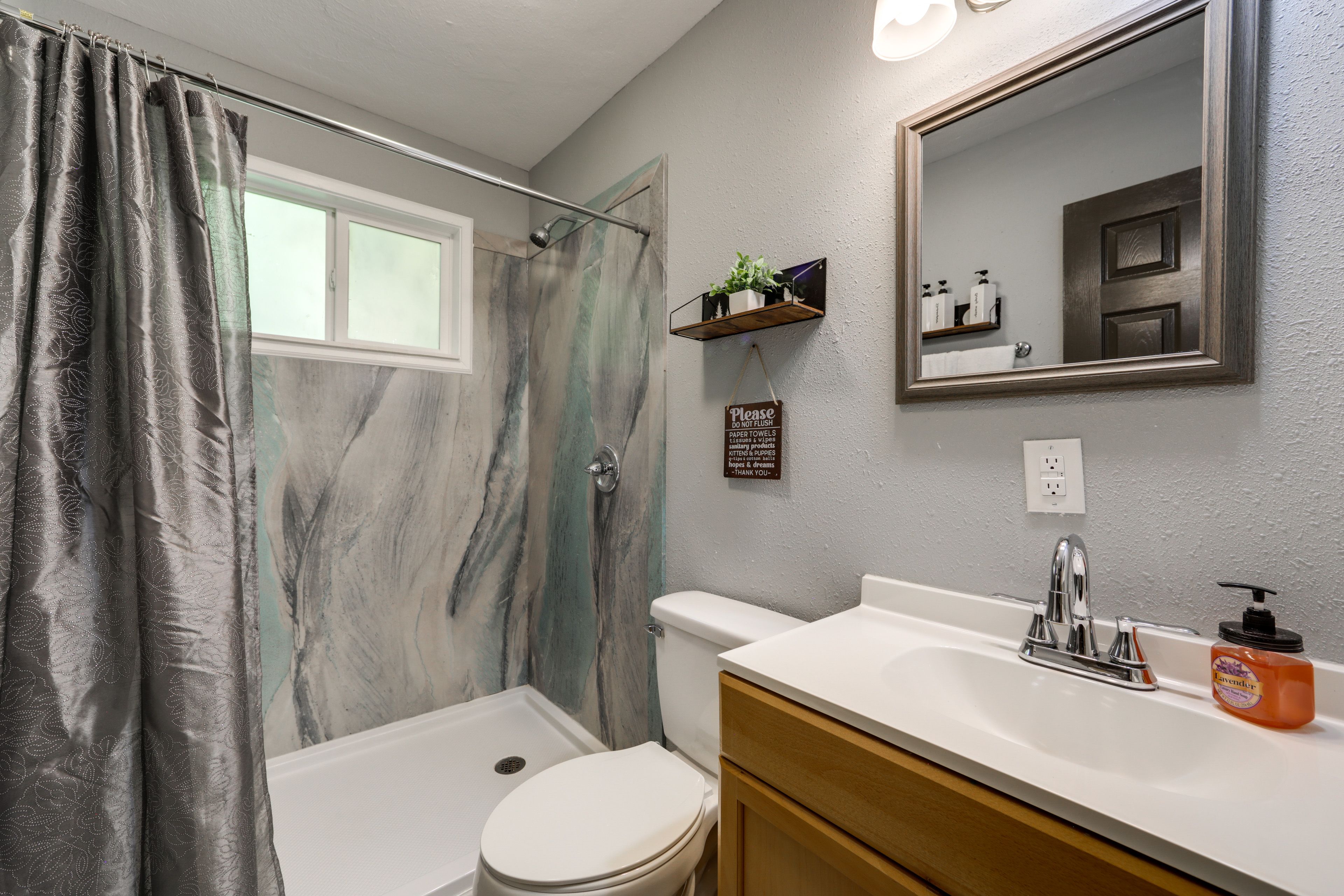 Full Bathroom | 2nd Floor