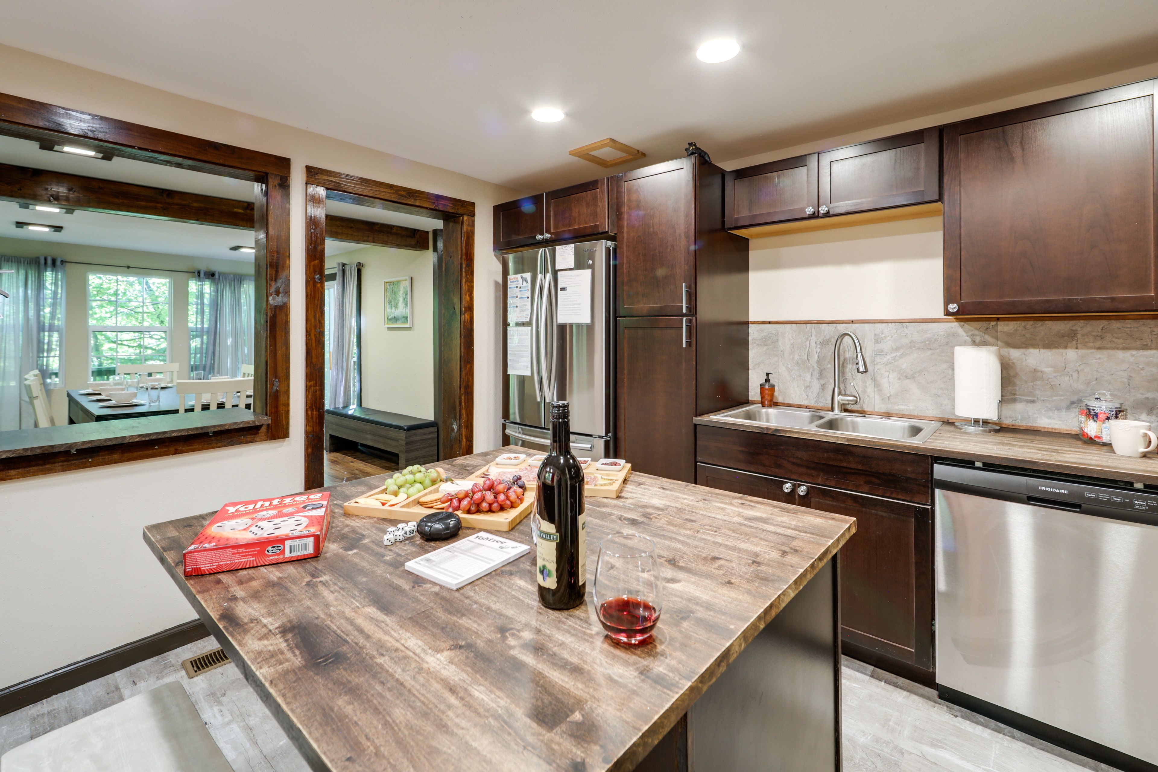 Kitchen | Ice Maker | Toaster | Cooking Basics | Dishwasher | 1st Floor