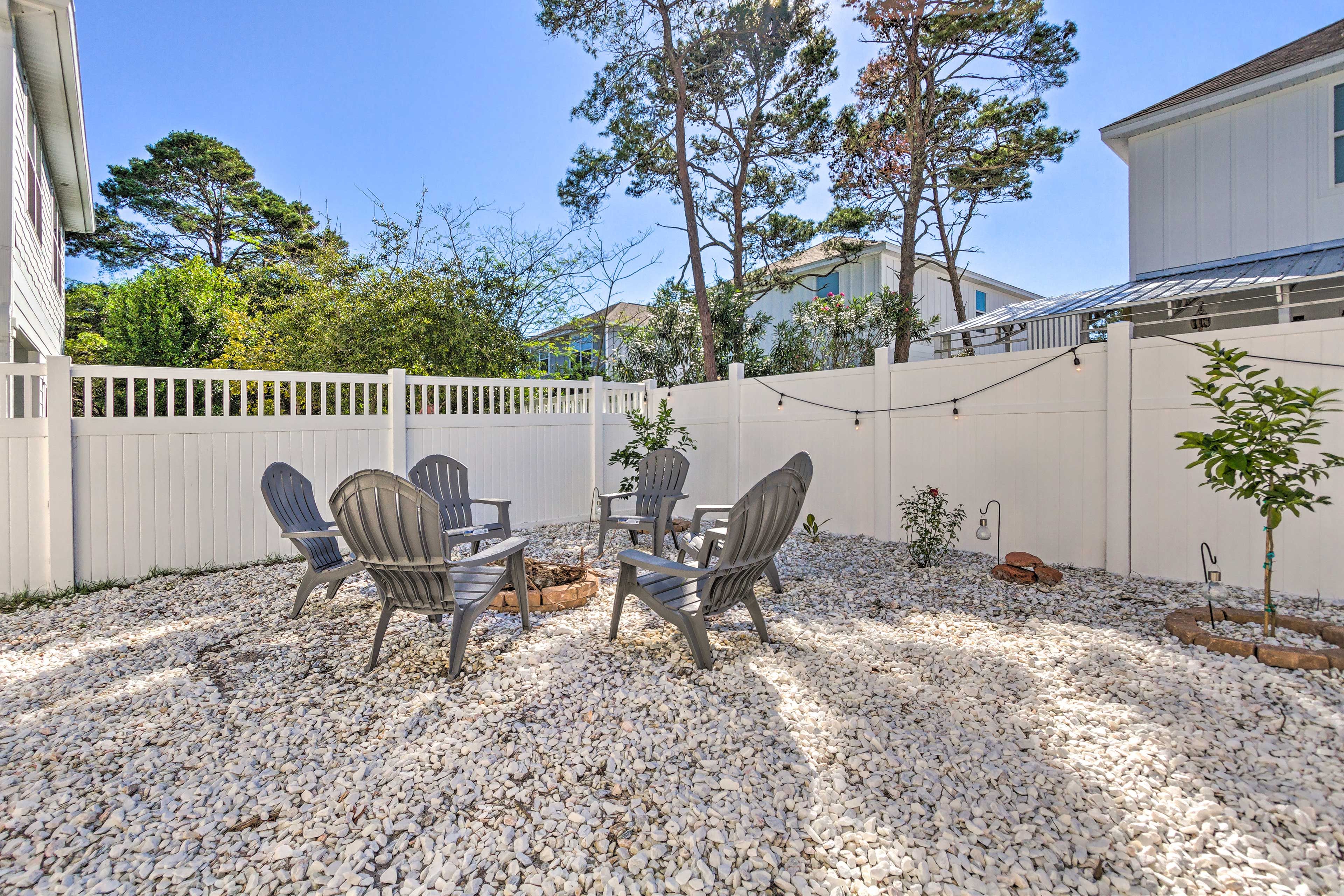 Private Backyard | Gas Grill | Fire Pit