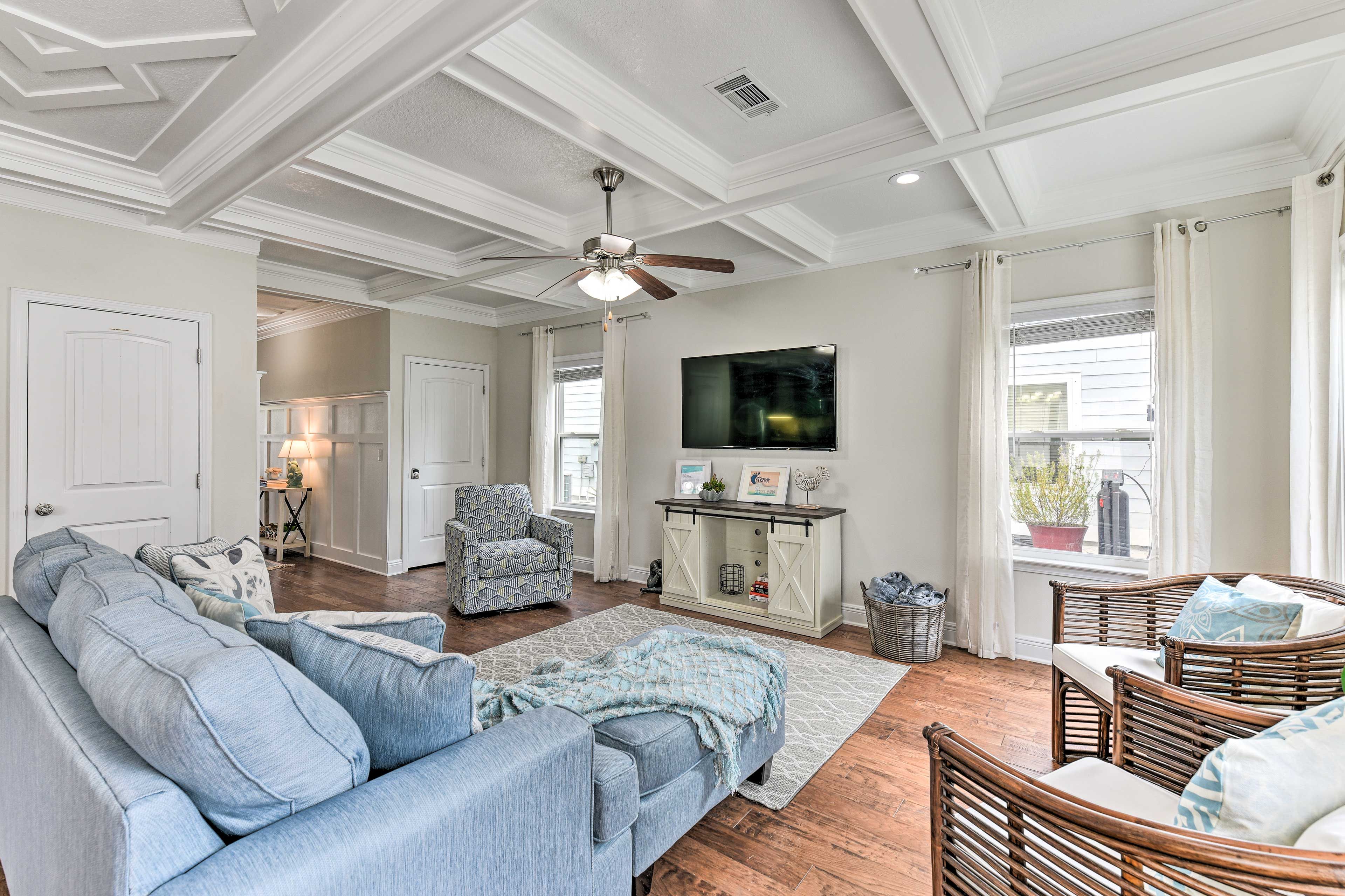 Living Room | Free WiFi | Sleeper Sofa