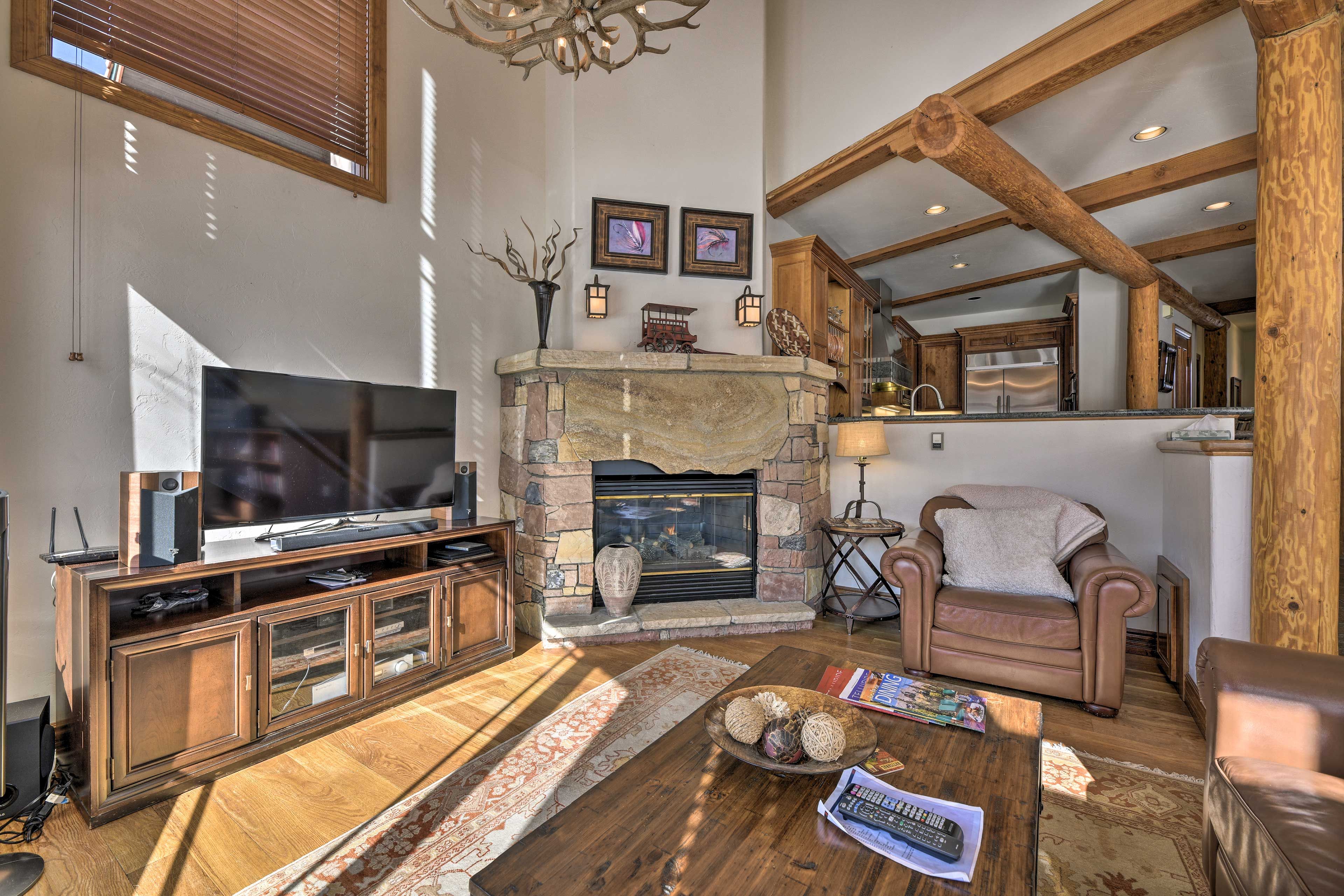 Living Room | Gas Fireplace | Smart TV w/ Cable