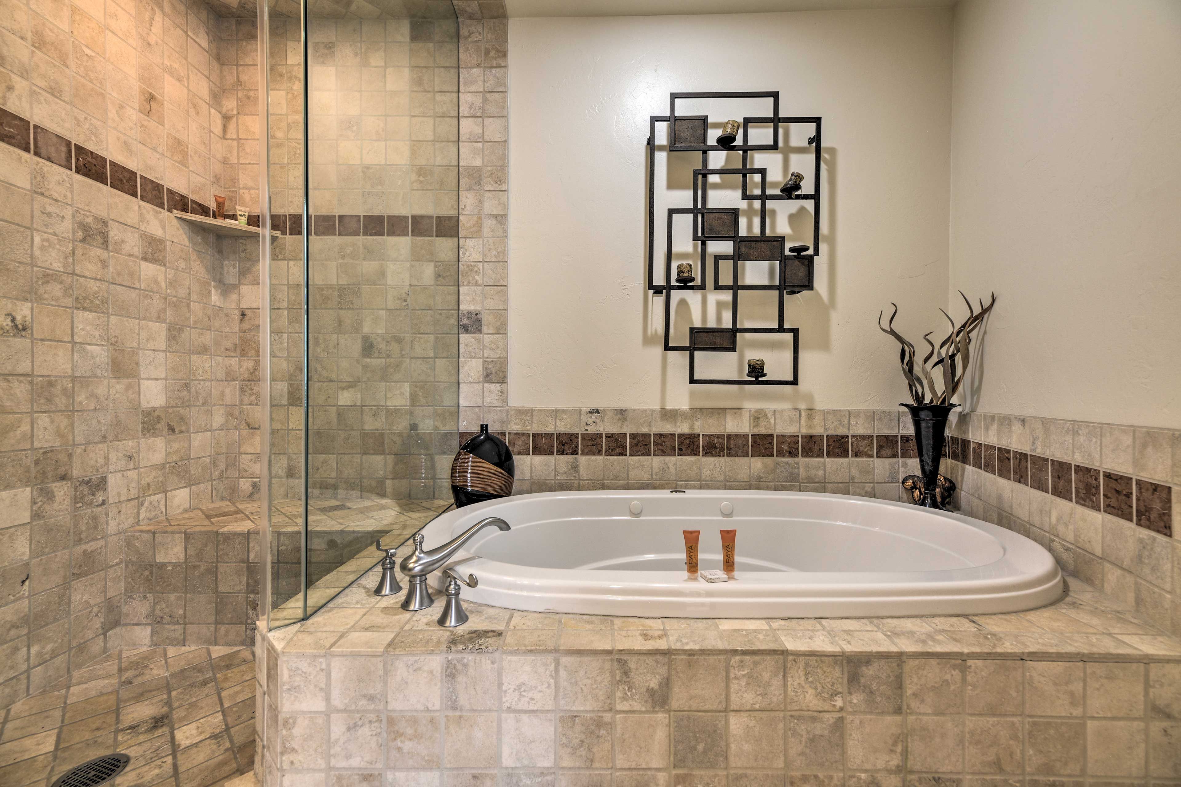 Full Bathroom 2 | En-Suite | Complimentary Toiletries