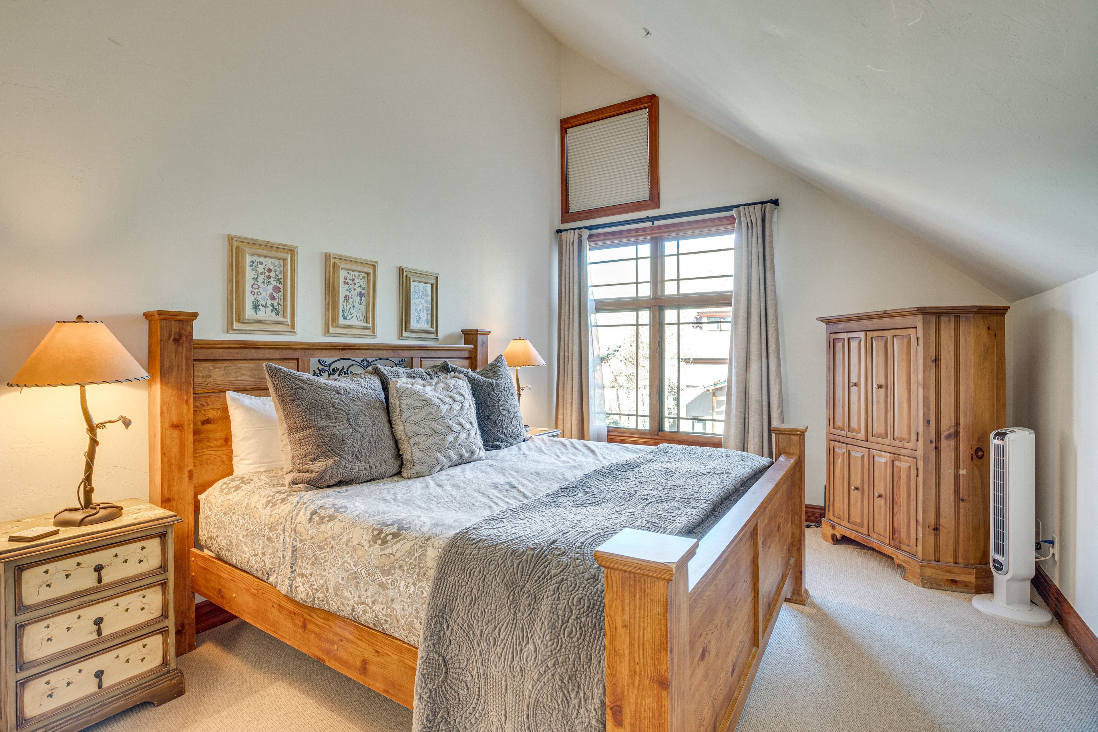 Bedroom 1 | King Bed | En-Suite Bathroom