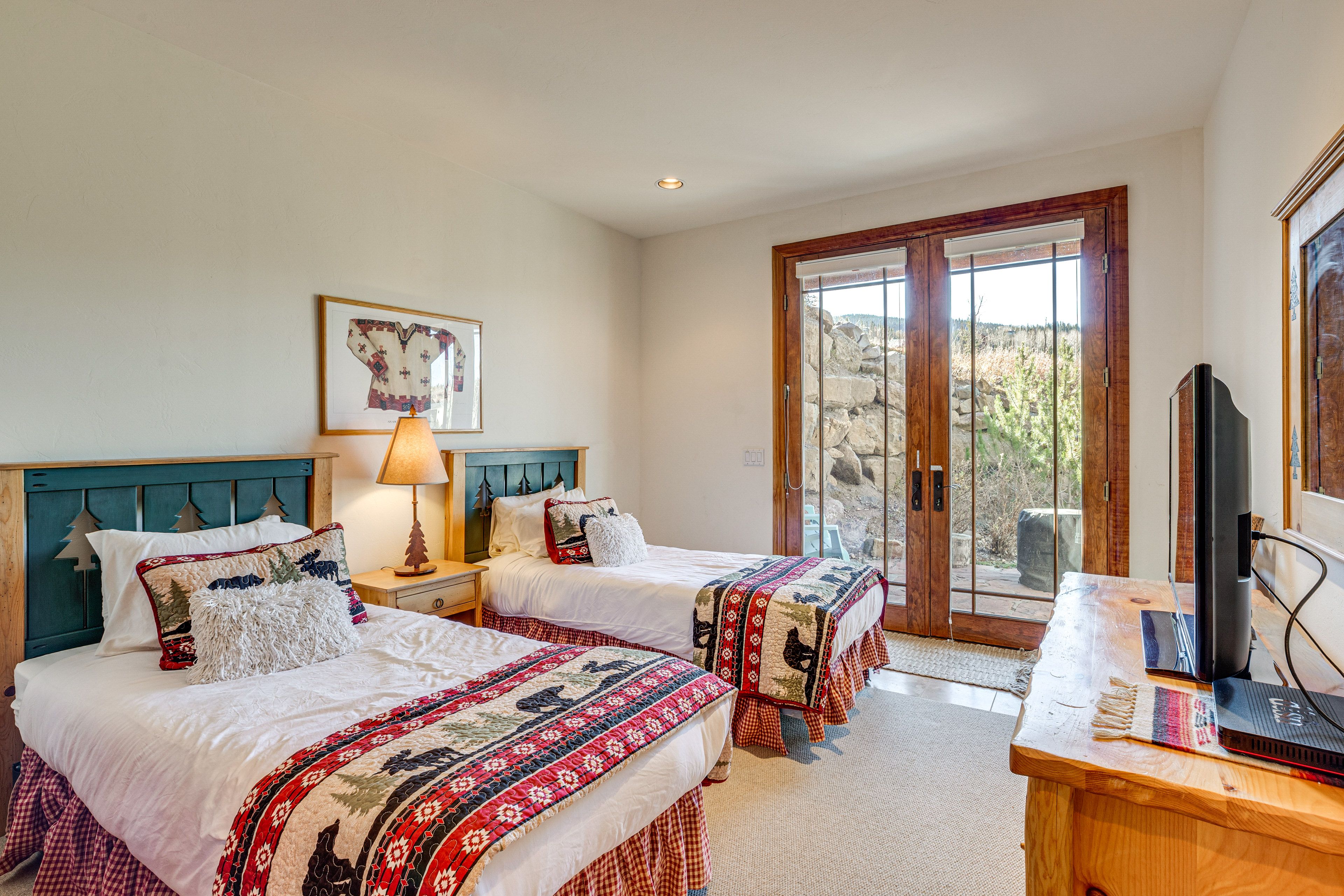 Bedroom 4 | 2 Twin Beds | Patio Access | En-Suite Bathroom