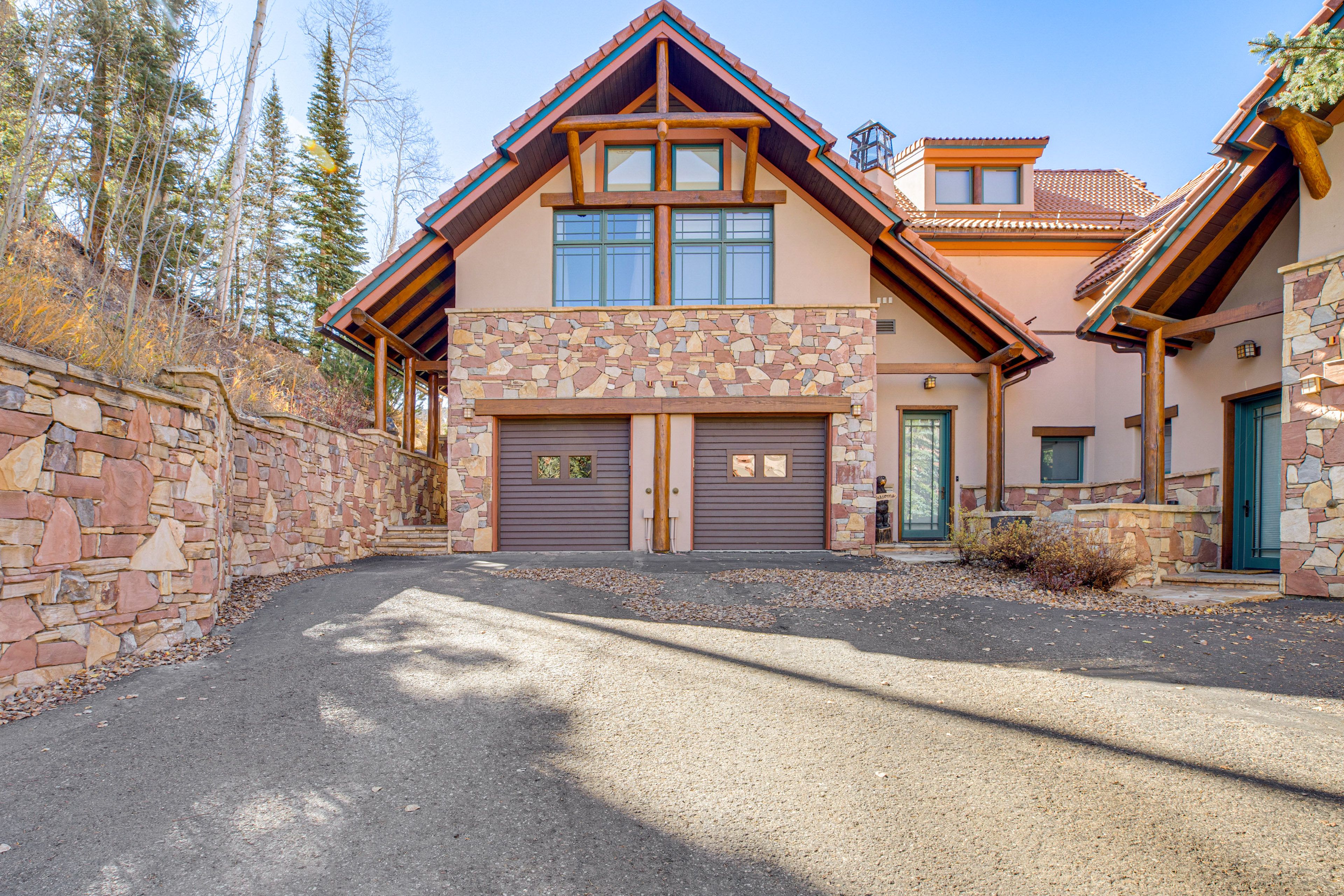 Parking | Garage (1 Vehicle) | Driveway (1 Vehicle)