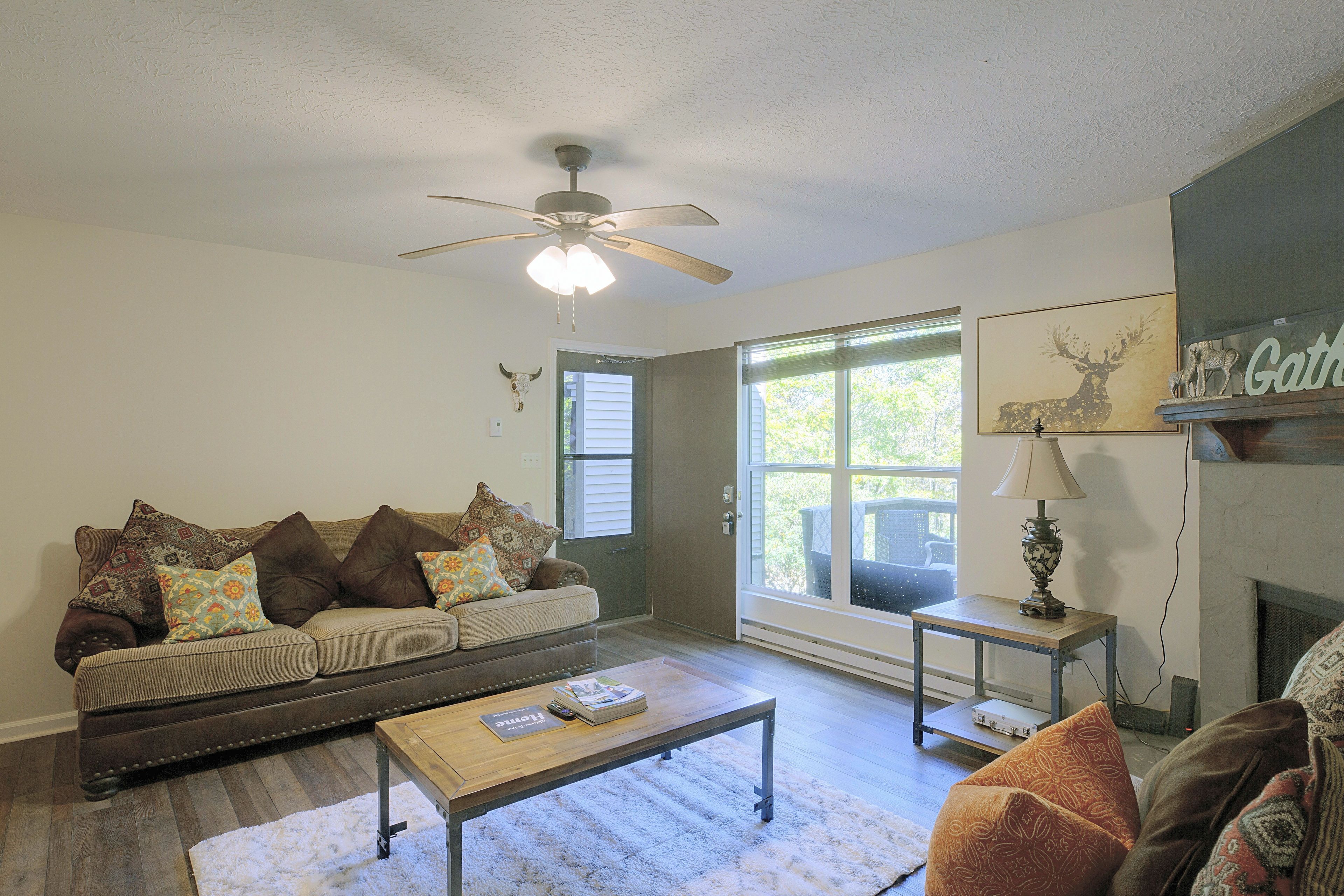Living Room | Gas Fireplace (Unavailable) | Smart TV | Breakfast Bar