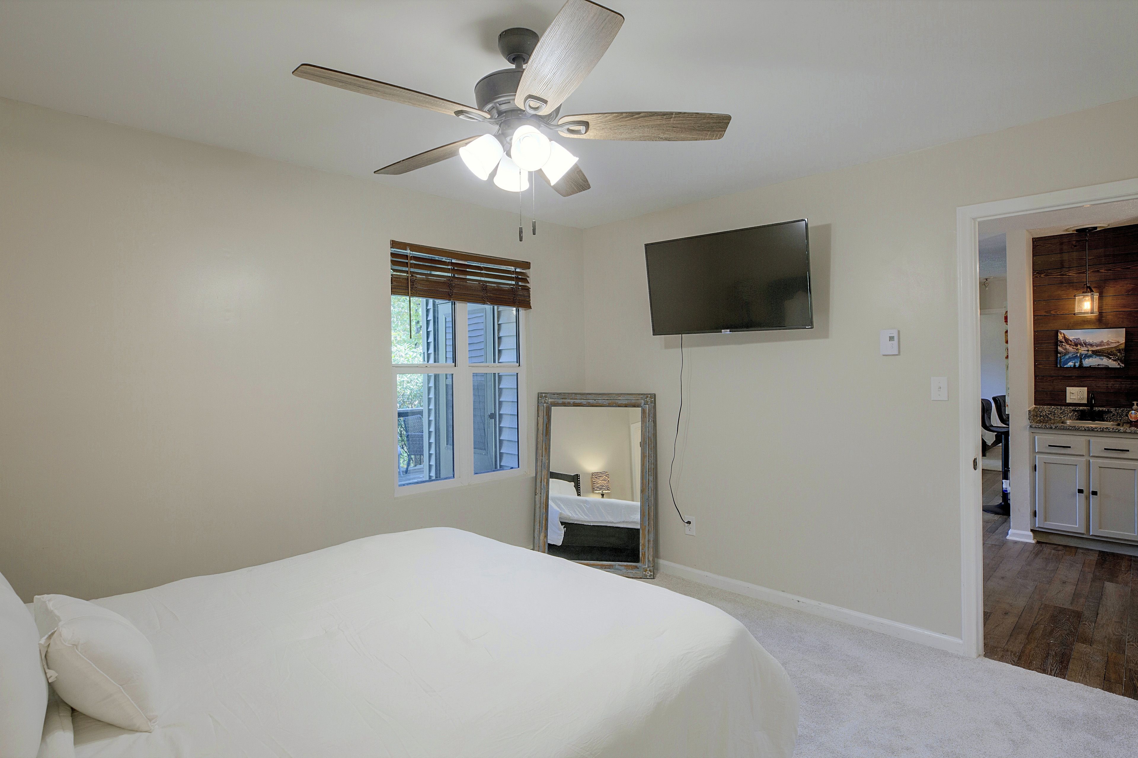 Bedroom 2 | Smart TV