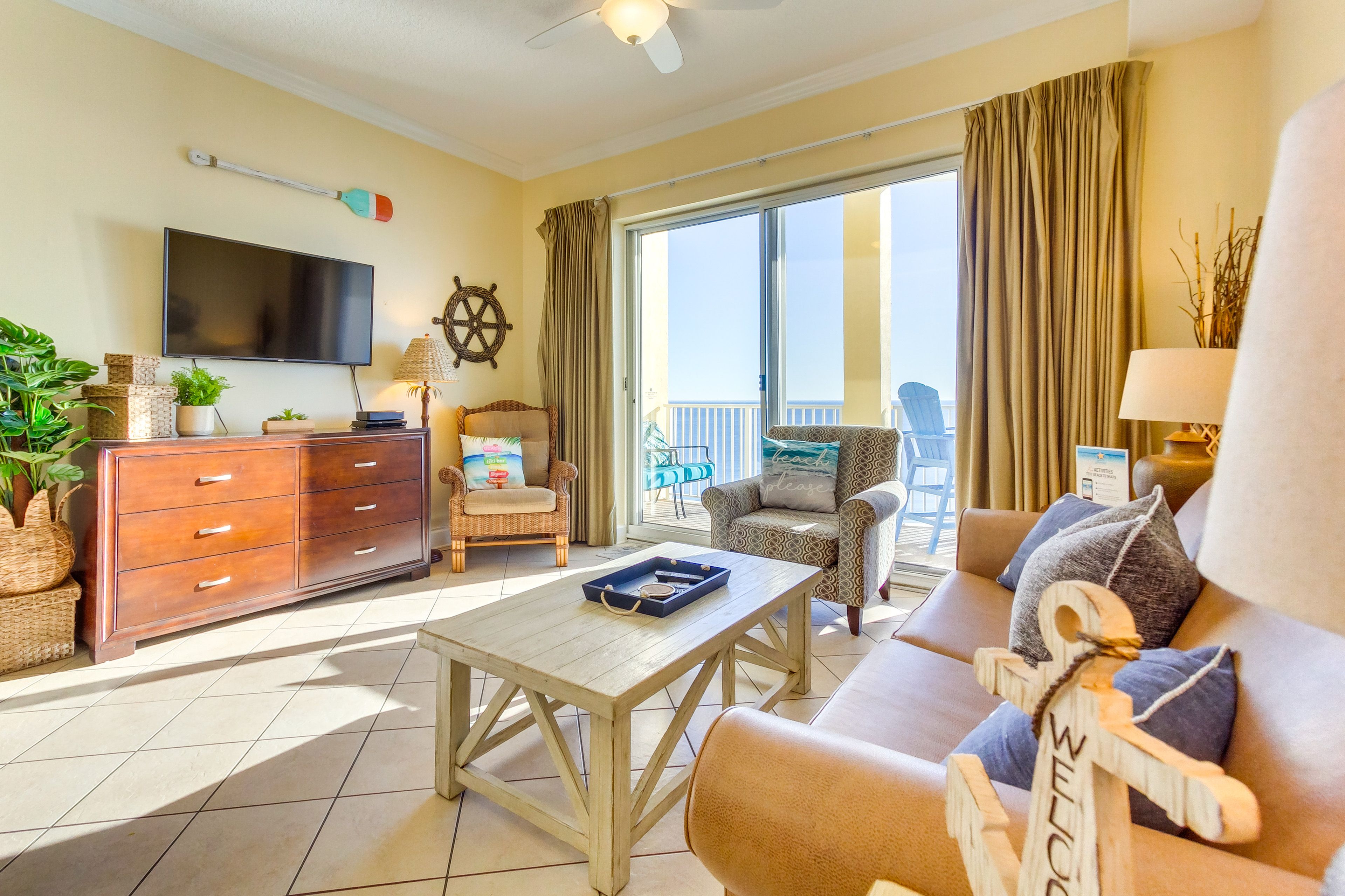Living Room | Air Conditioning/Central Heating | Free WiFi