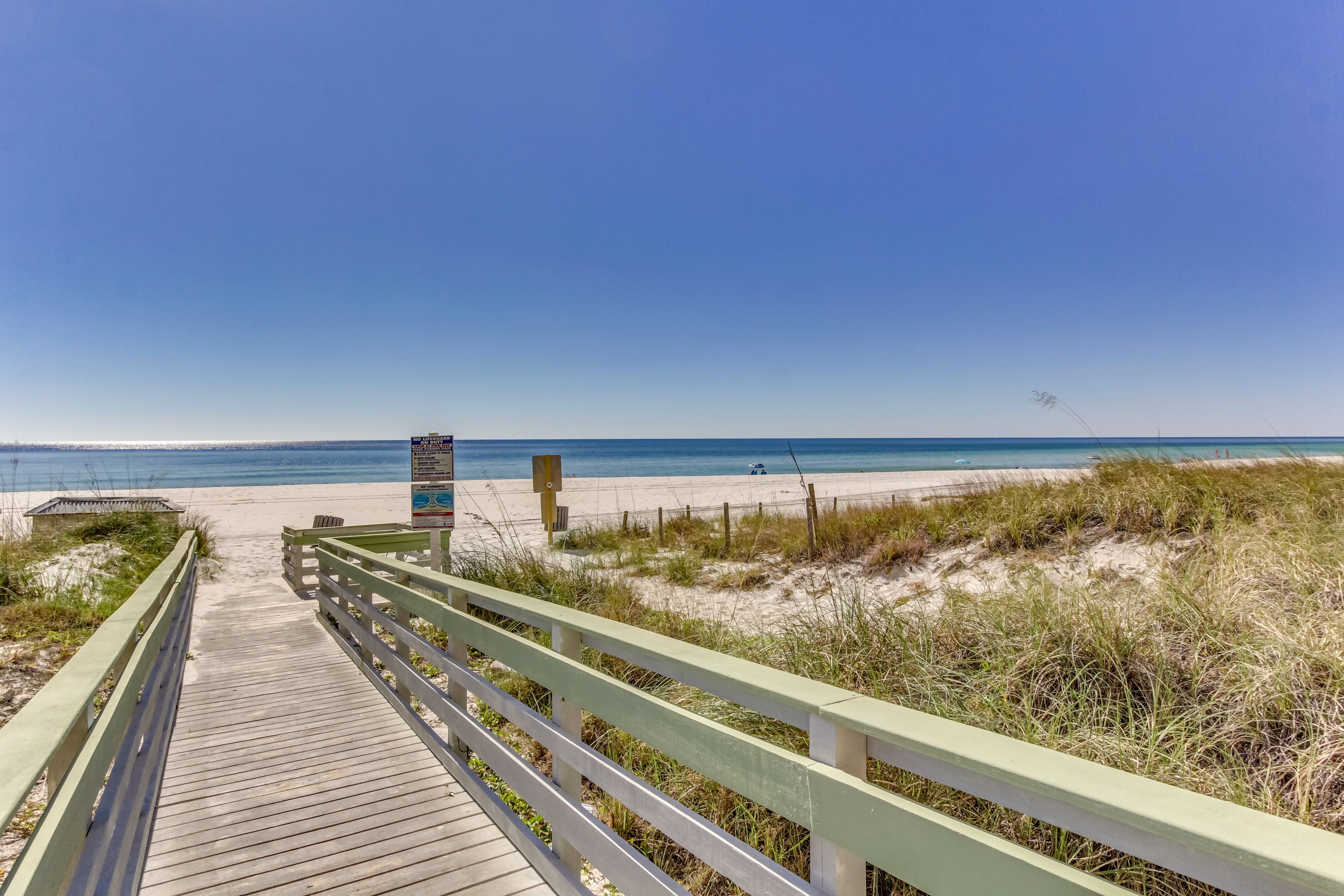 Resort Amenities | Direct Beach Access | Beach Service