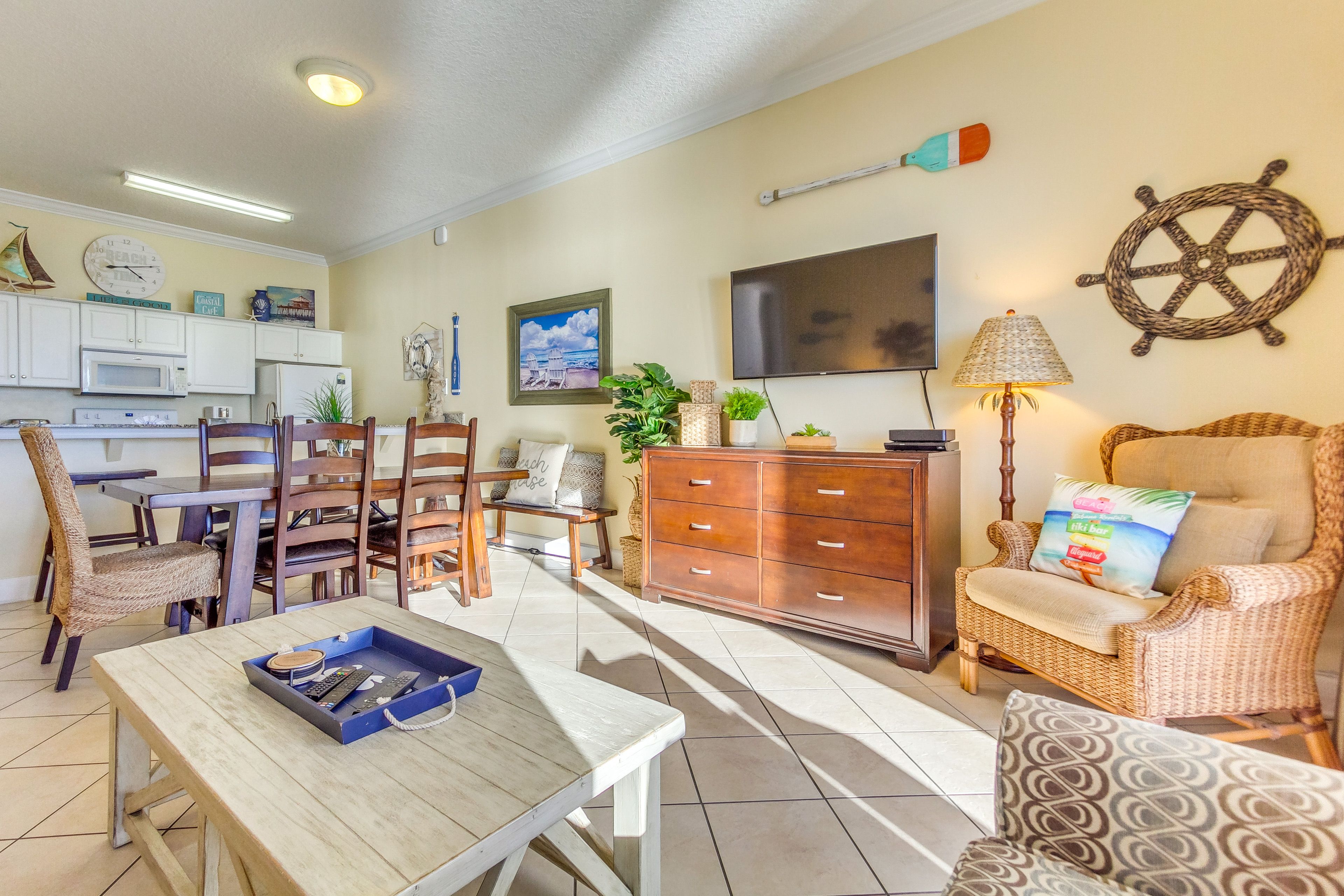 Living Room | Queen Sleeper Sofa | Smart TV | DVD Player