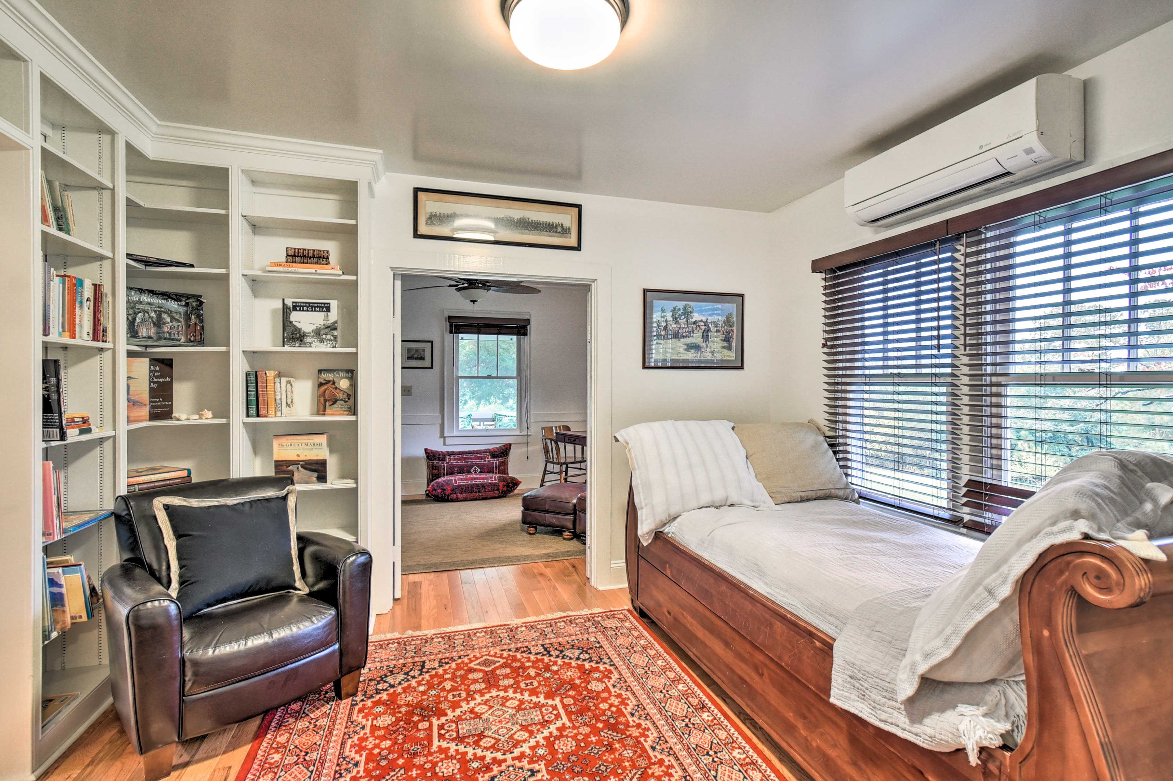 Library | Twin Daybed w/ Twin Trundle