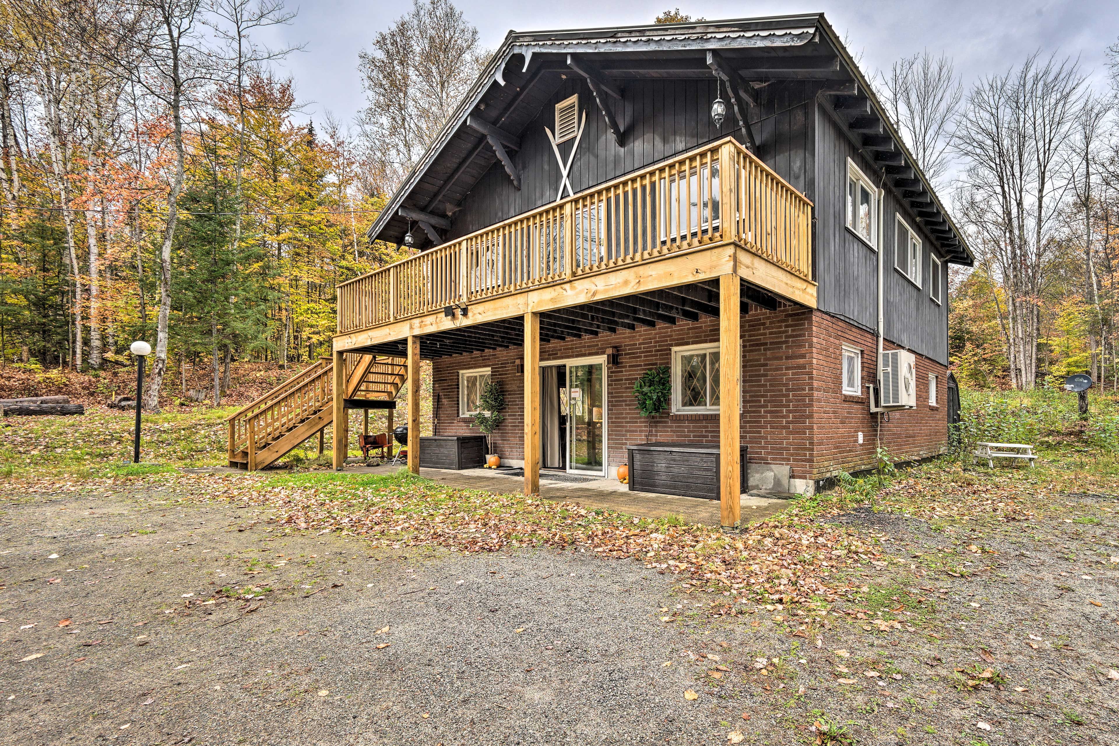 Parking | Driveway (4 Vehicles) | RV/Trailer Parking Allowed On-Site