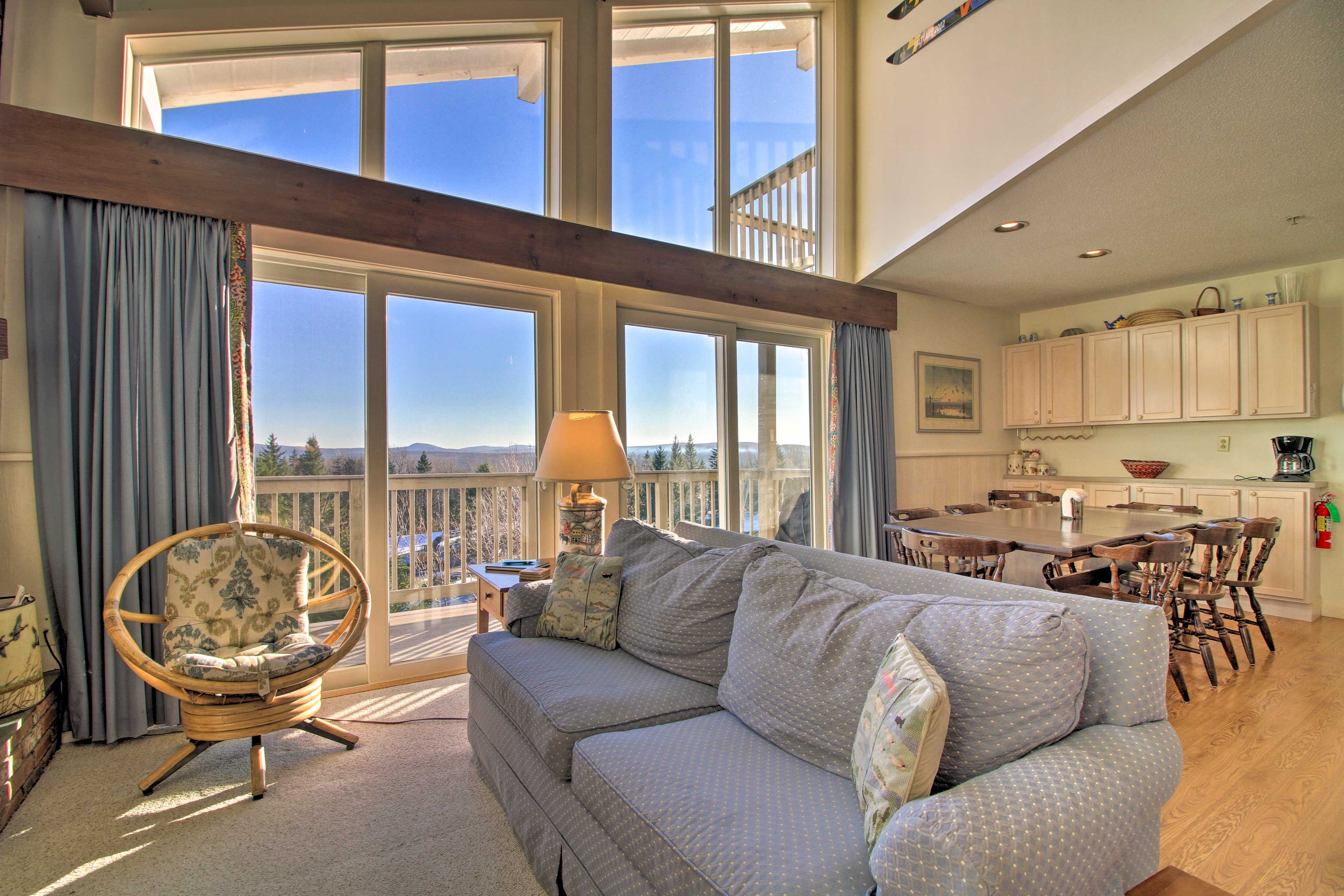 Living Room | Sleeper Sofa | Free WiFi