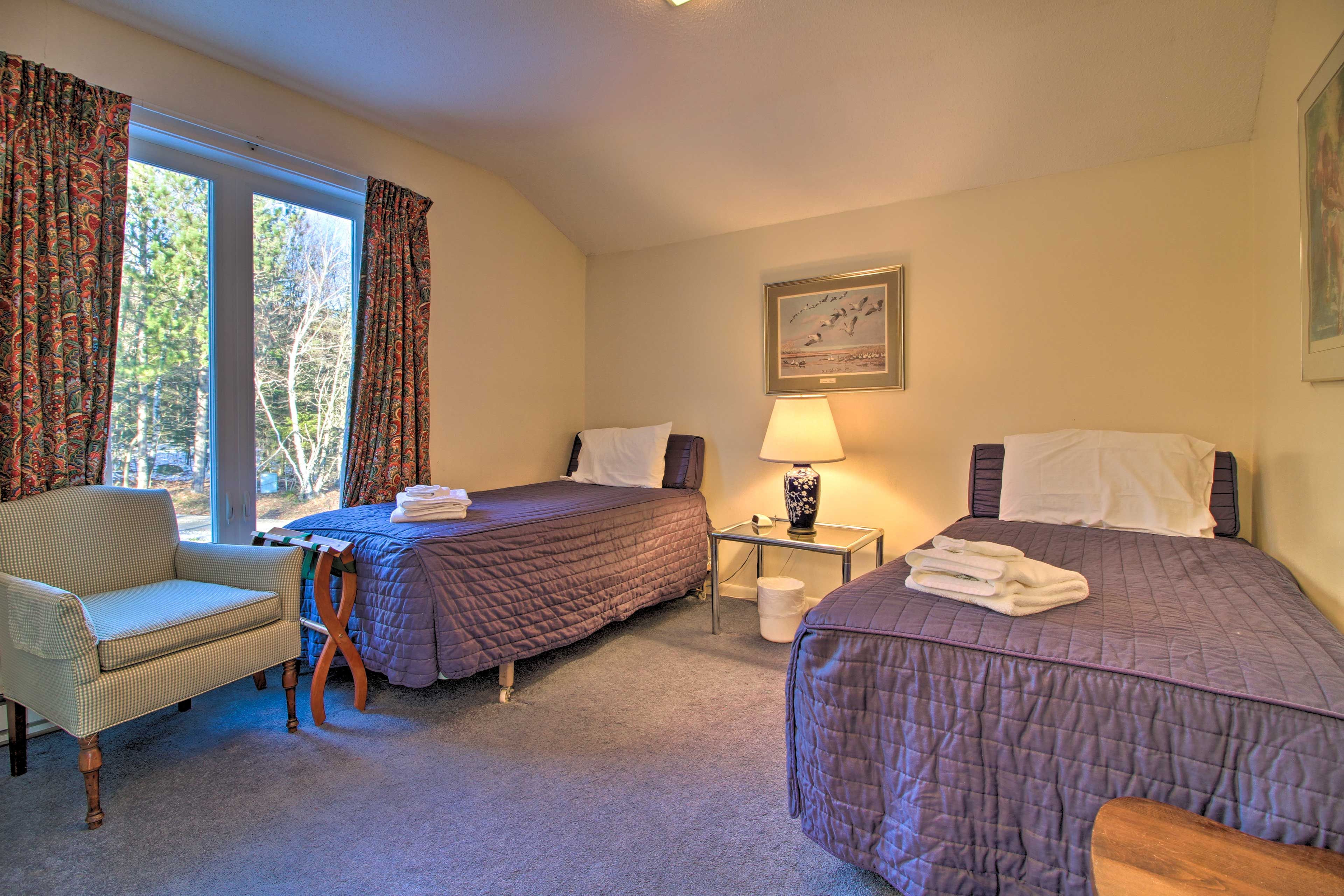 Bedroom 2 | 2 Twin Beds