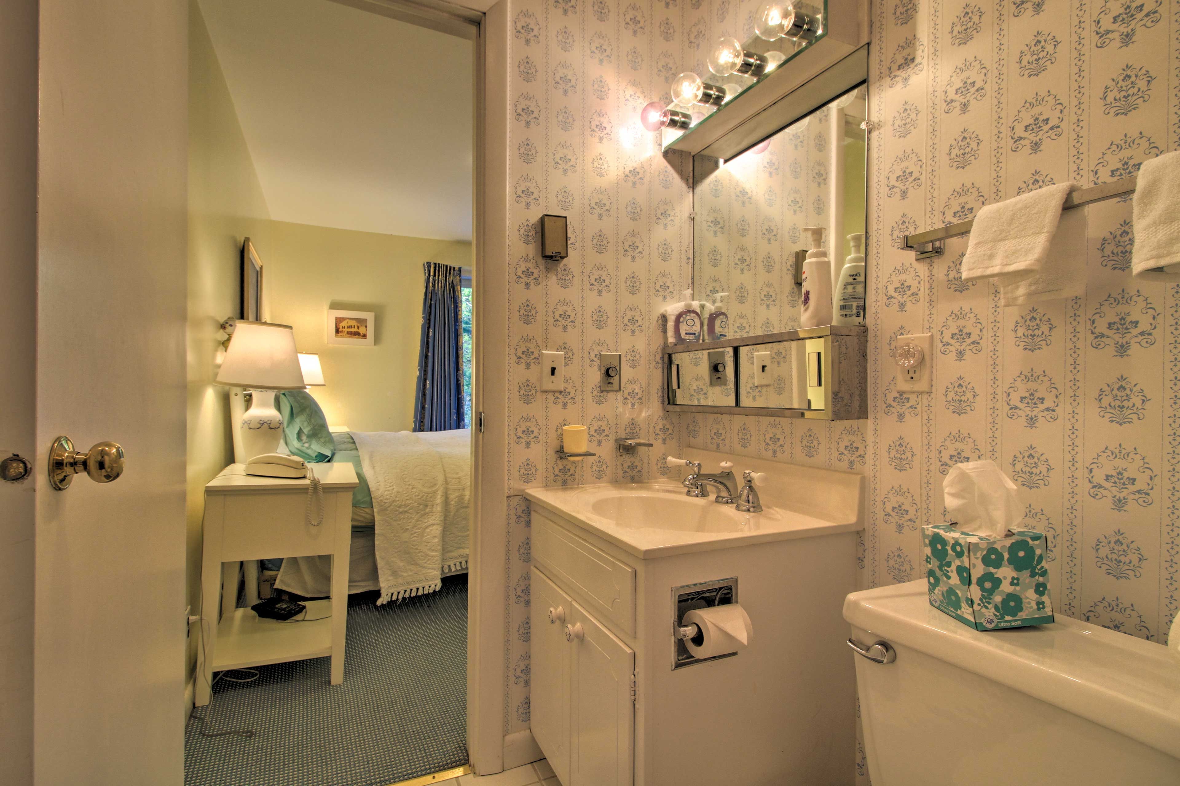 Full En-Suite Bathroom