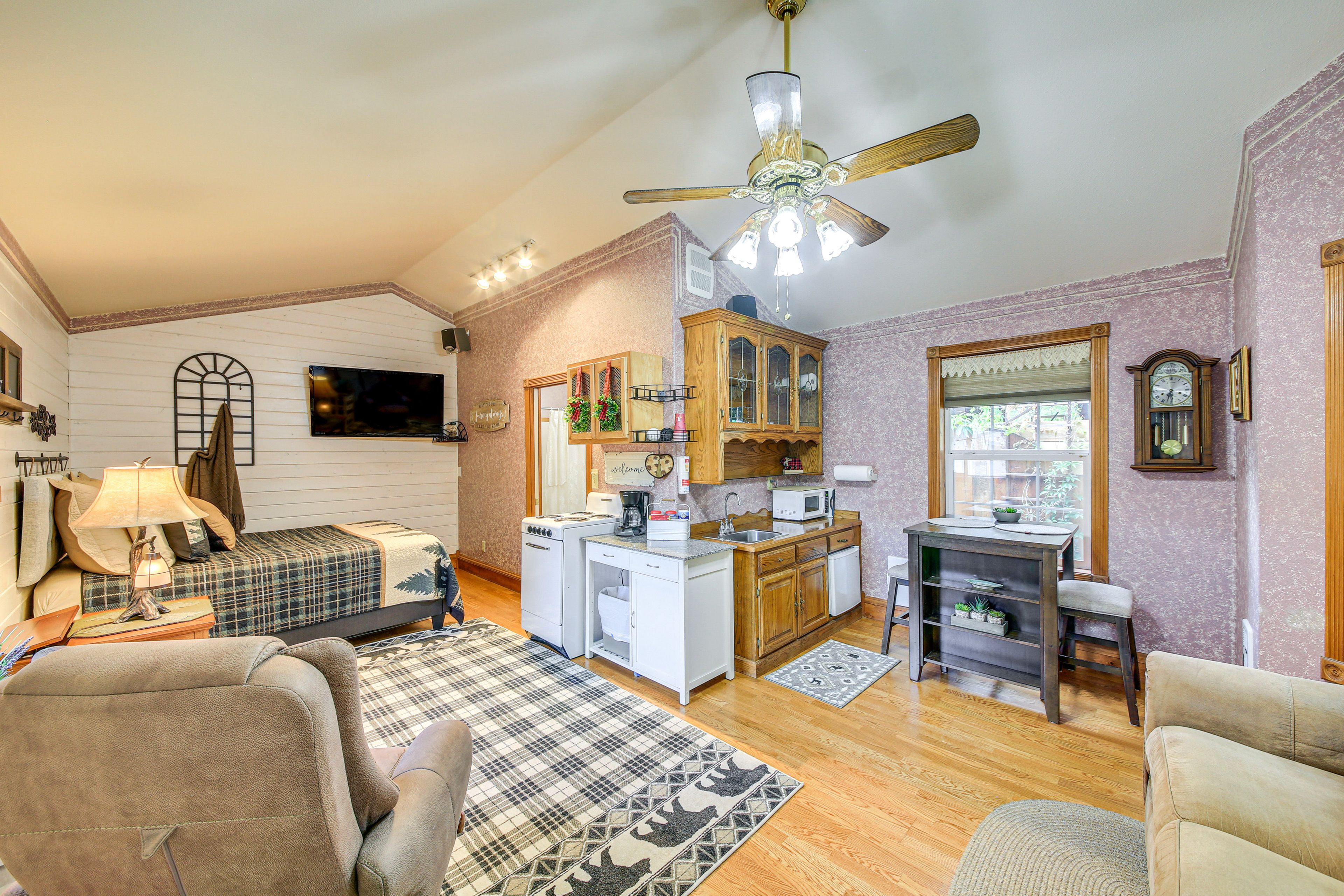 Studio Space | Free WiFi | Cadet Heaters