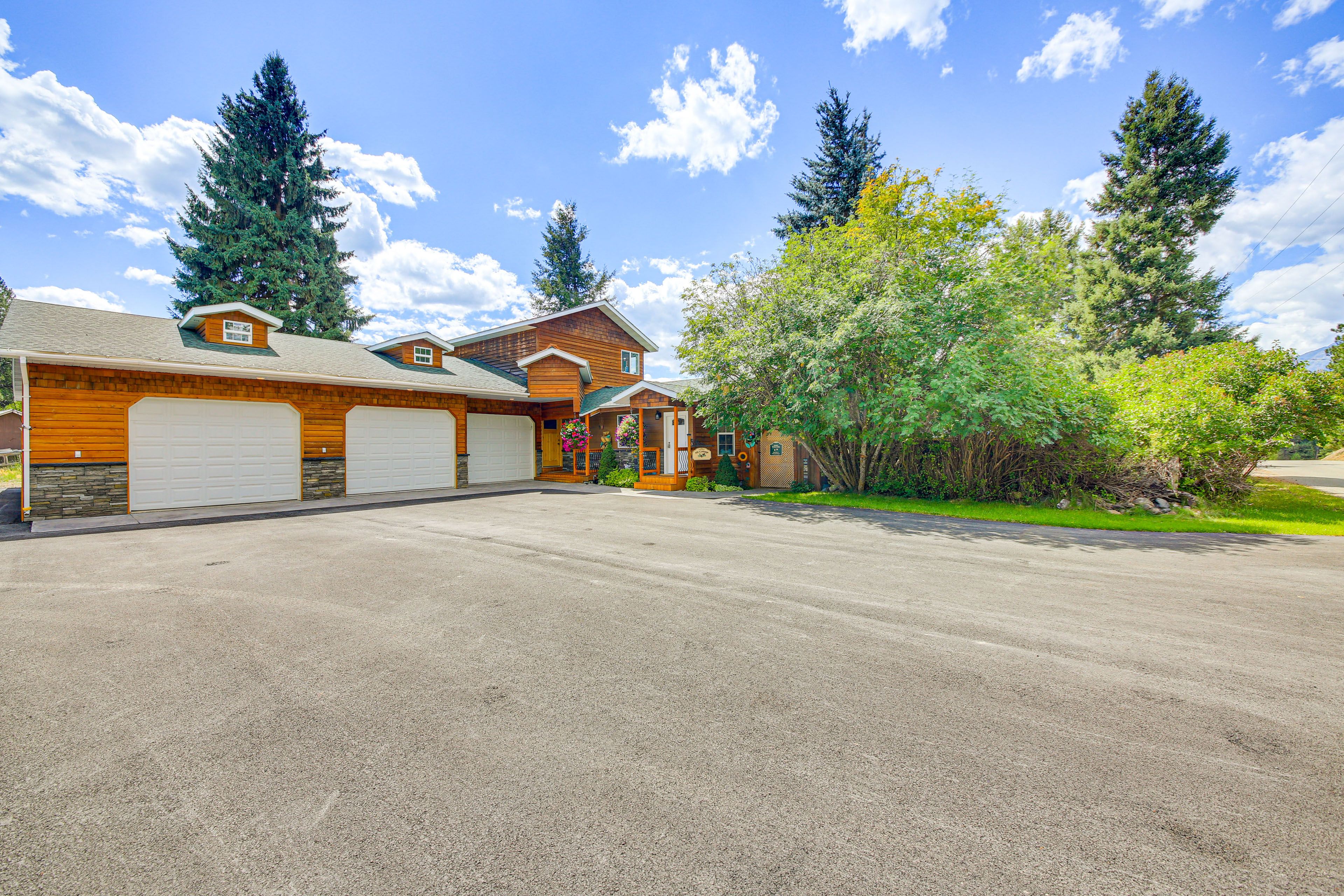 Exterior | Driveway Parking (2 vehicles)