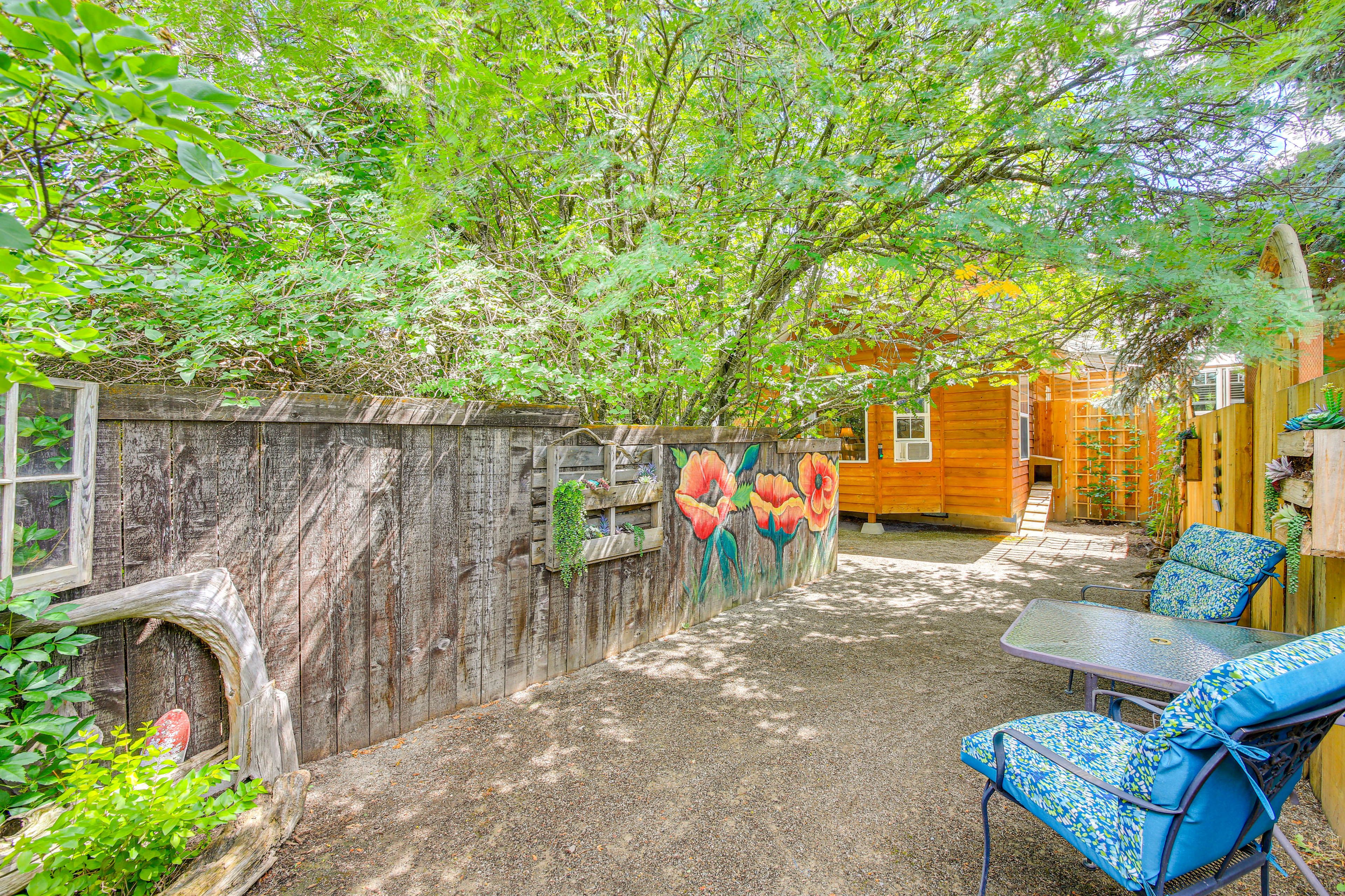 Private Backyard | Outdoor Seating