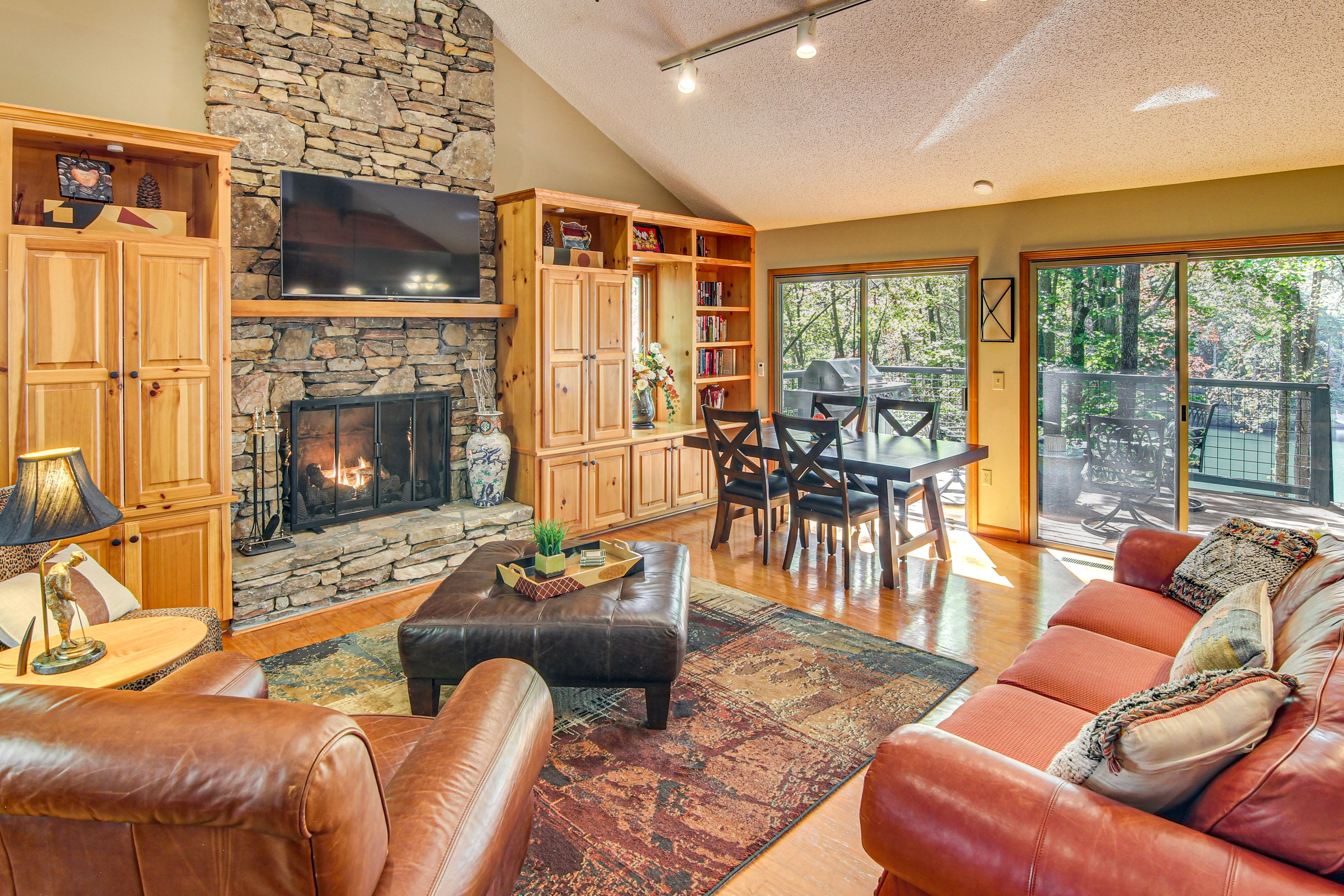 Living Room | Fireplace | Dining Table | TV | Main Level