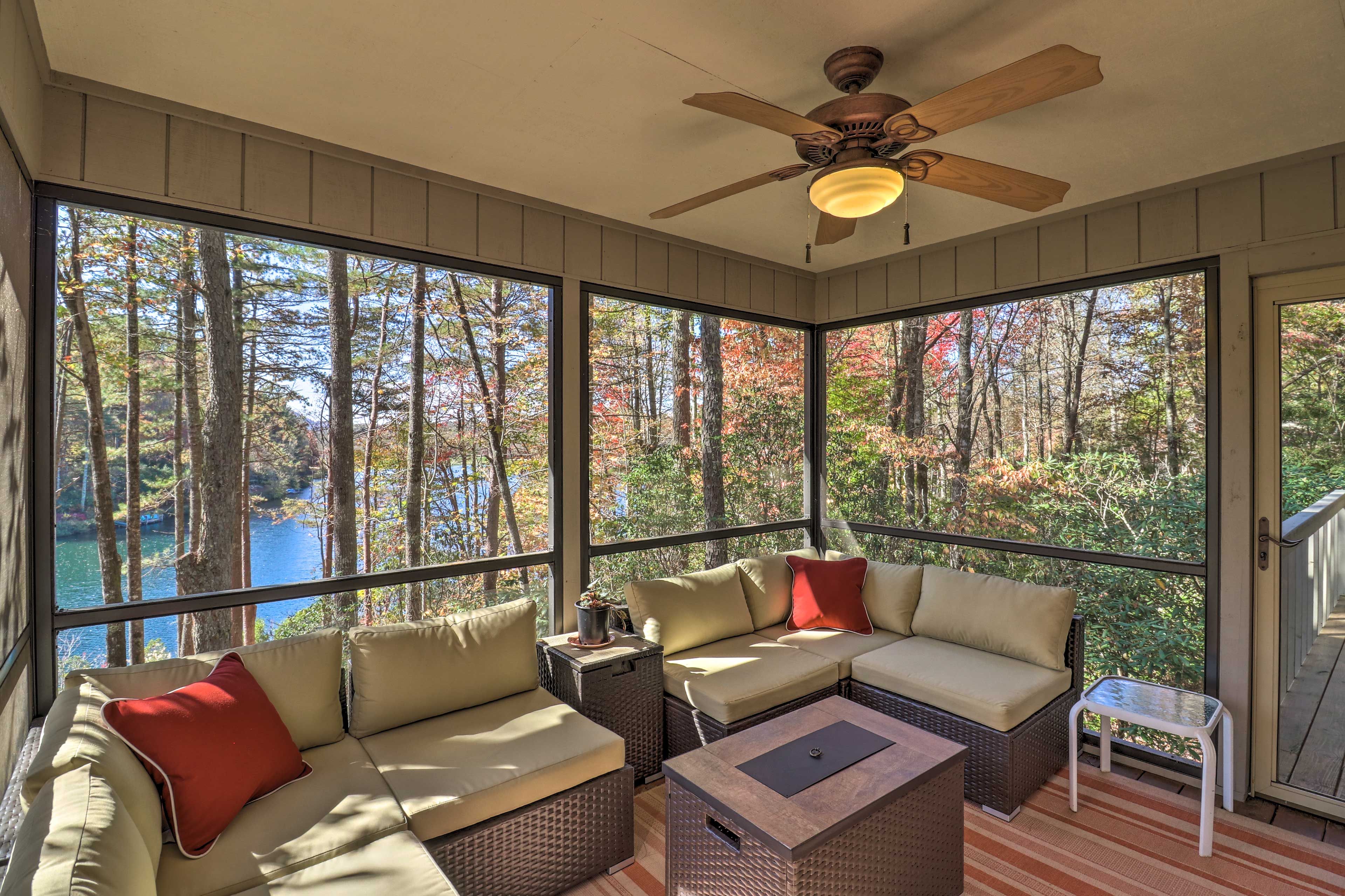 Screened Porch | Lake Views