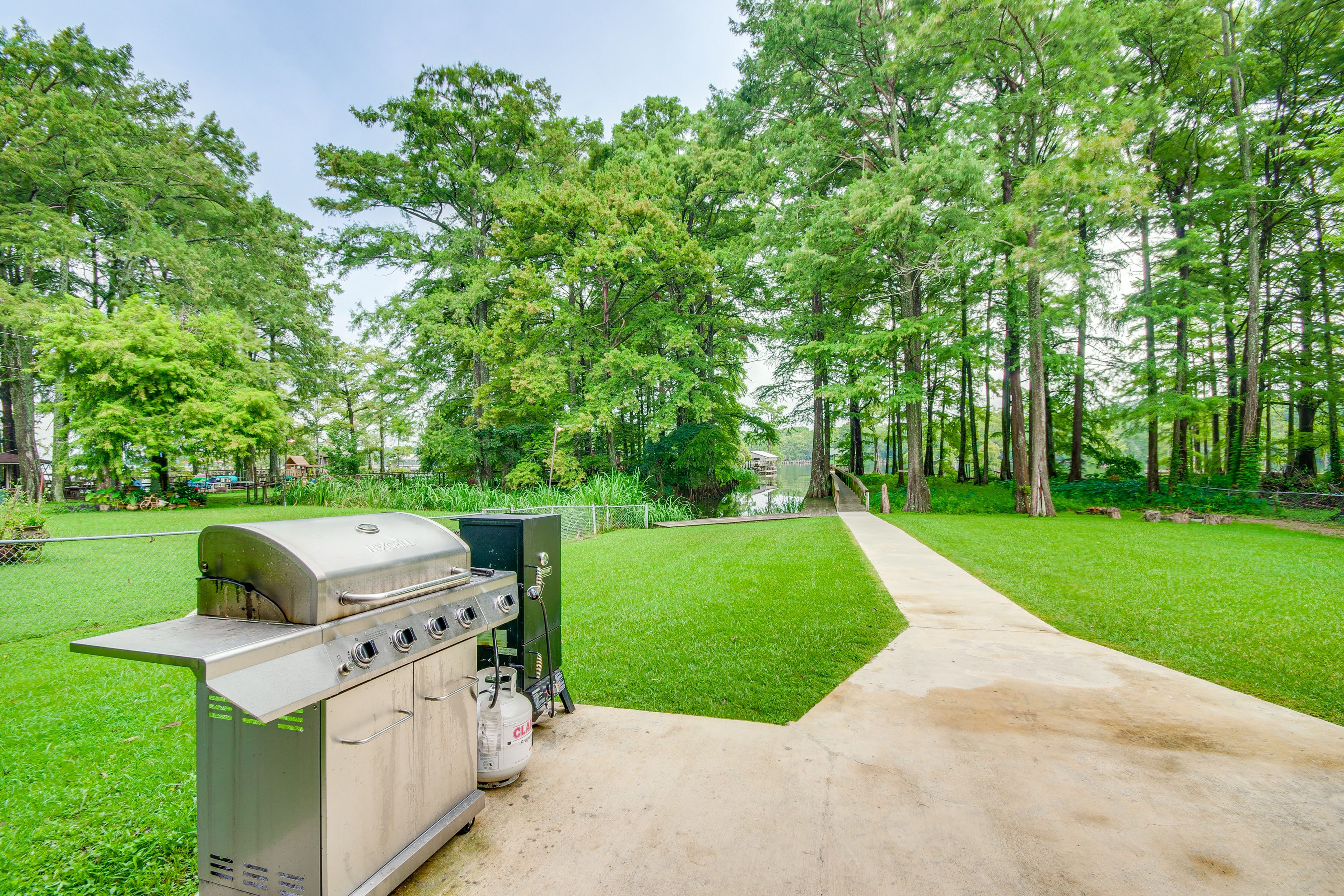 Patio | Gas Grill | Spacious Yard