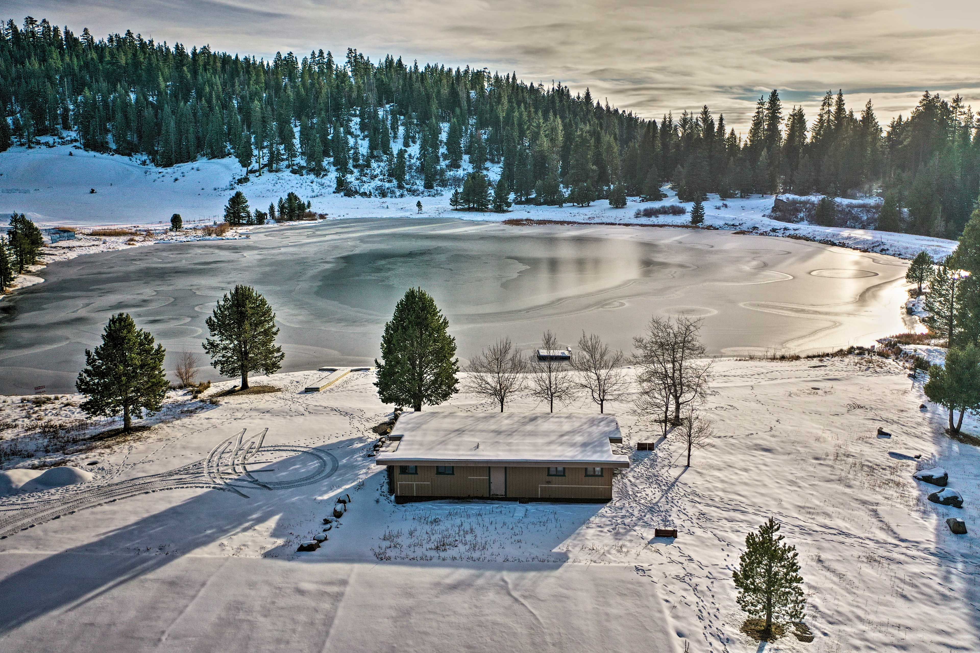 Leland Meadows Amenities | 9-Acre Lake (Closed Until Spring 2024)
