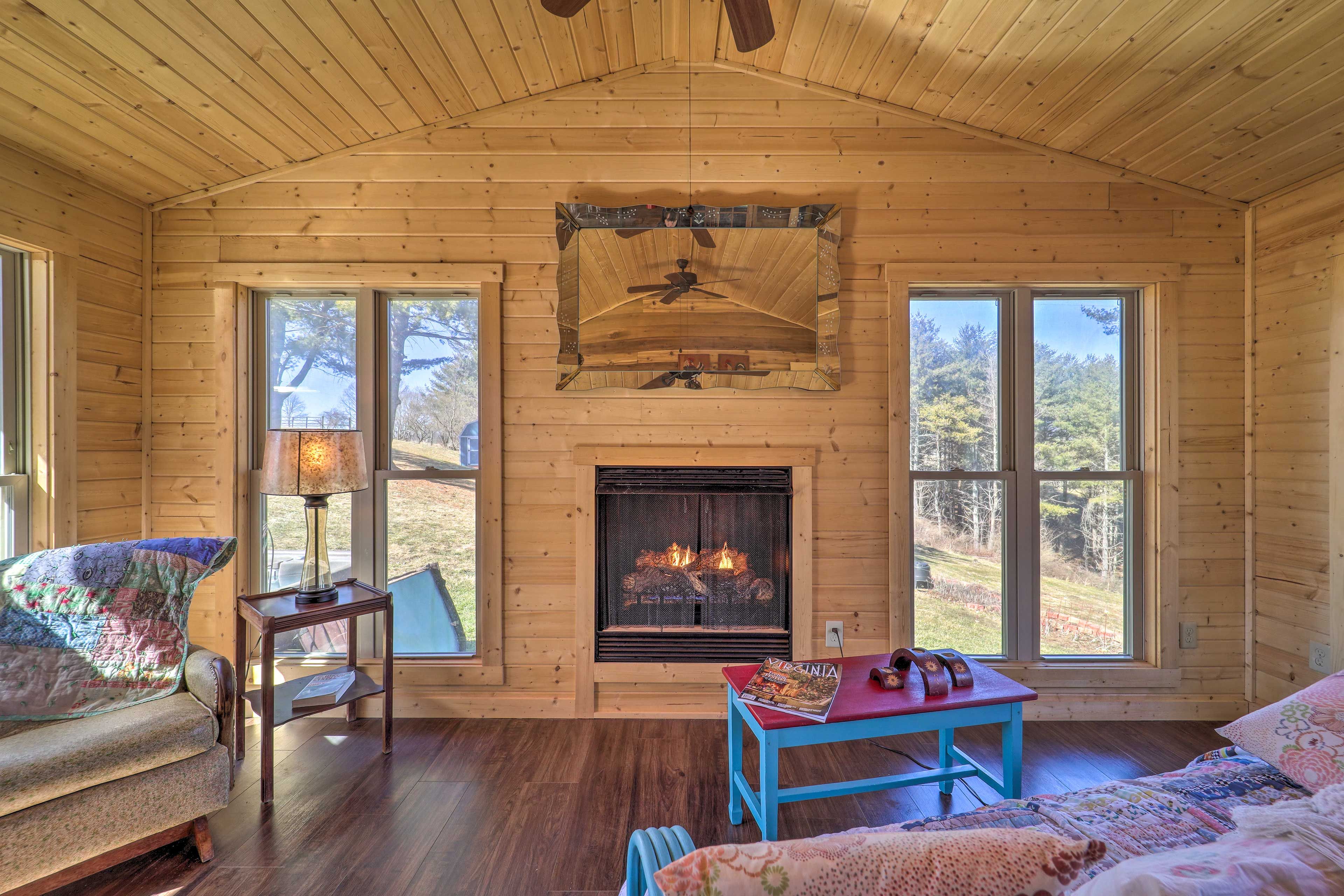 Living Room | Gas Fireplace