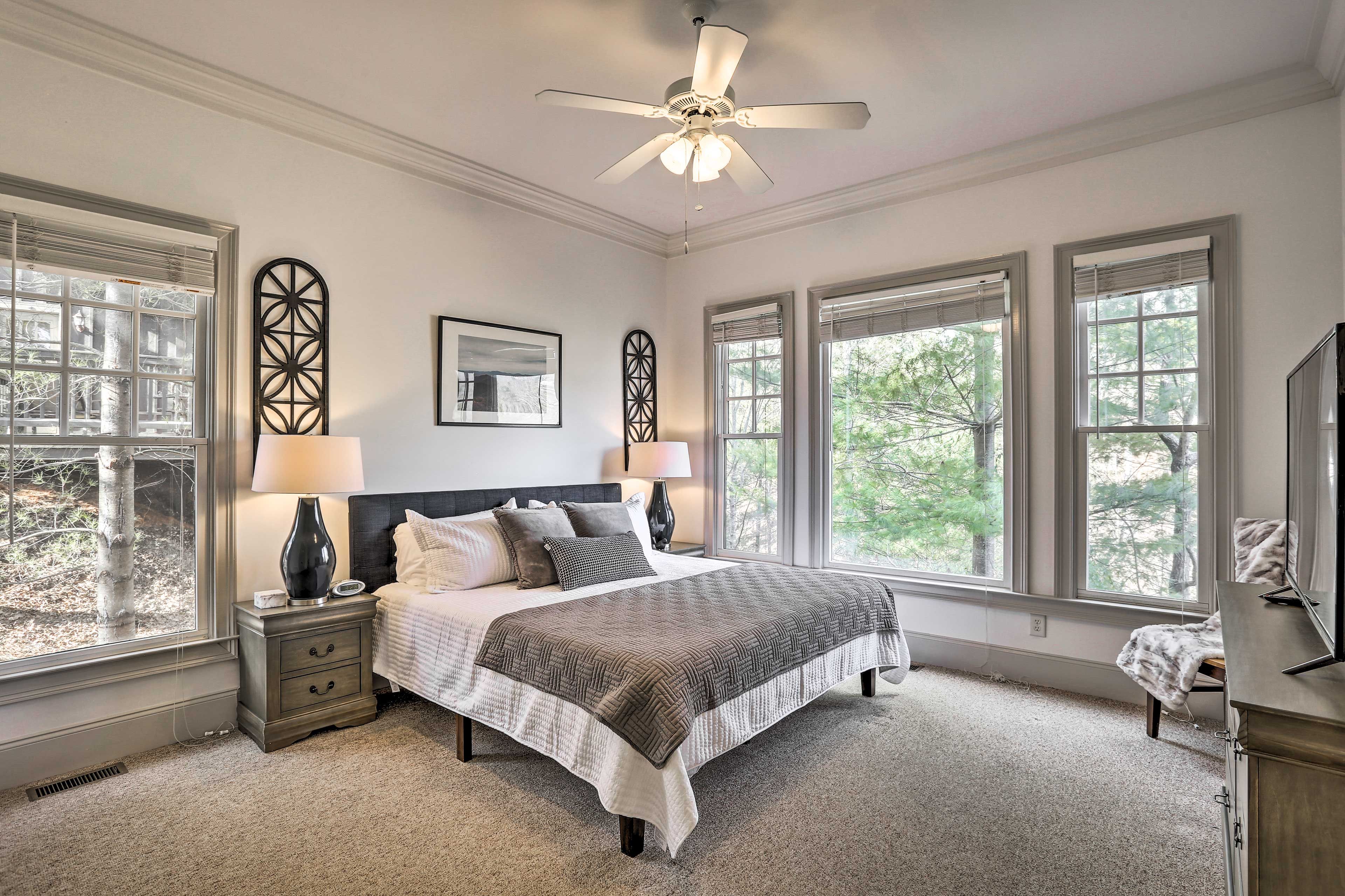 Bedroom 1 | King Bed
