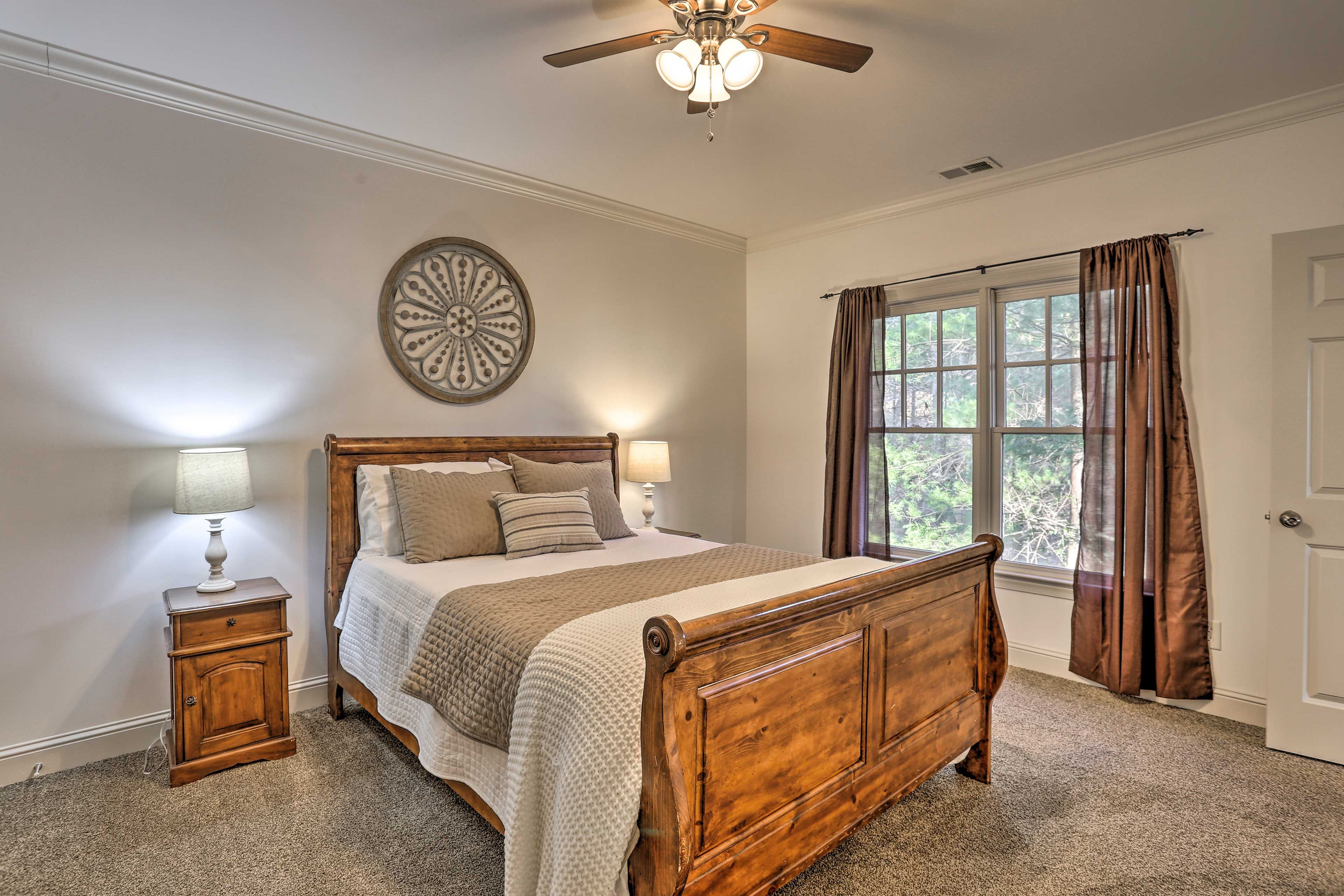 Bedroom 2 | Queen Bed