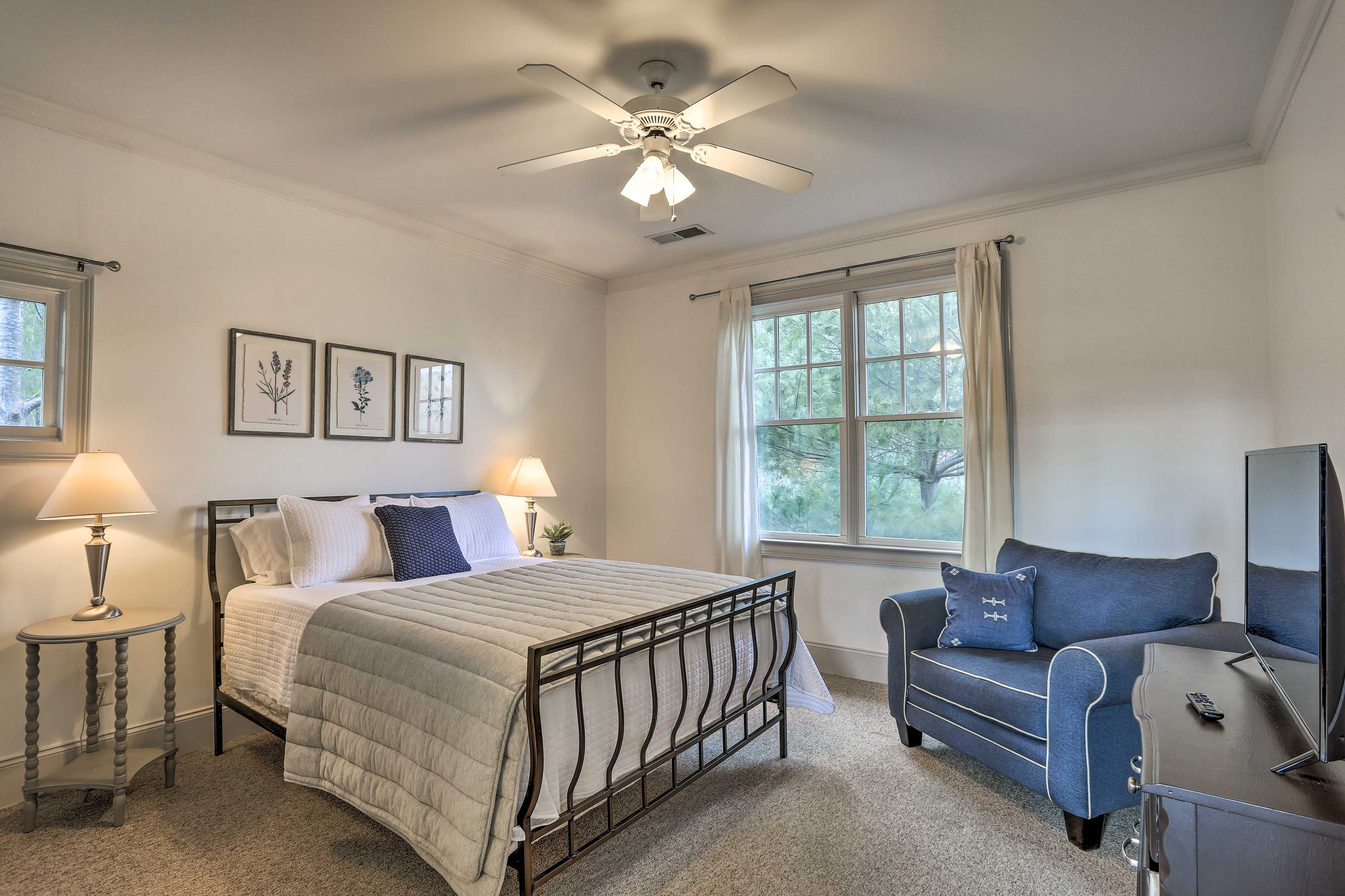 Bedroom 3 | Queen Bed