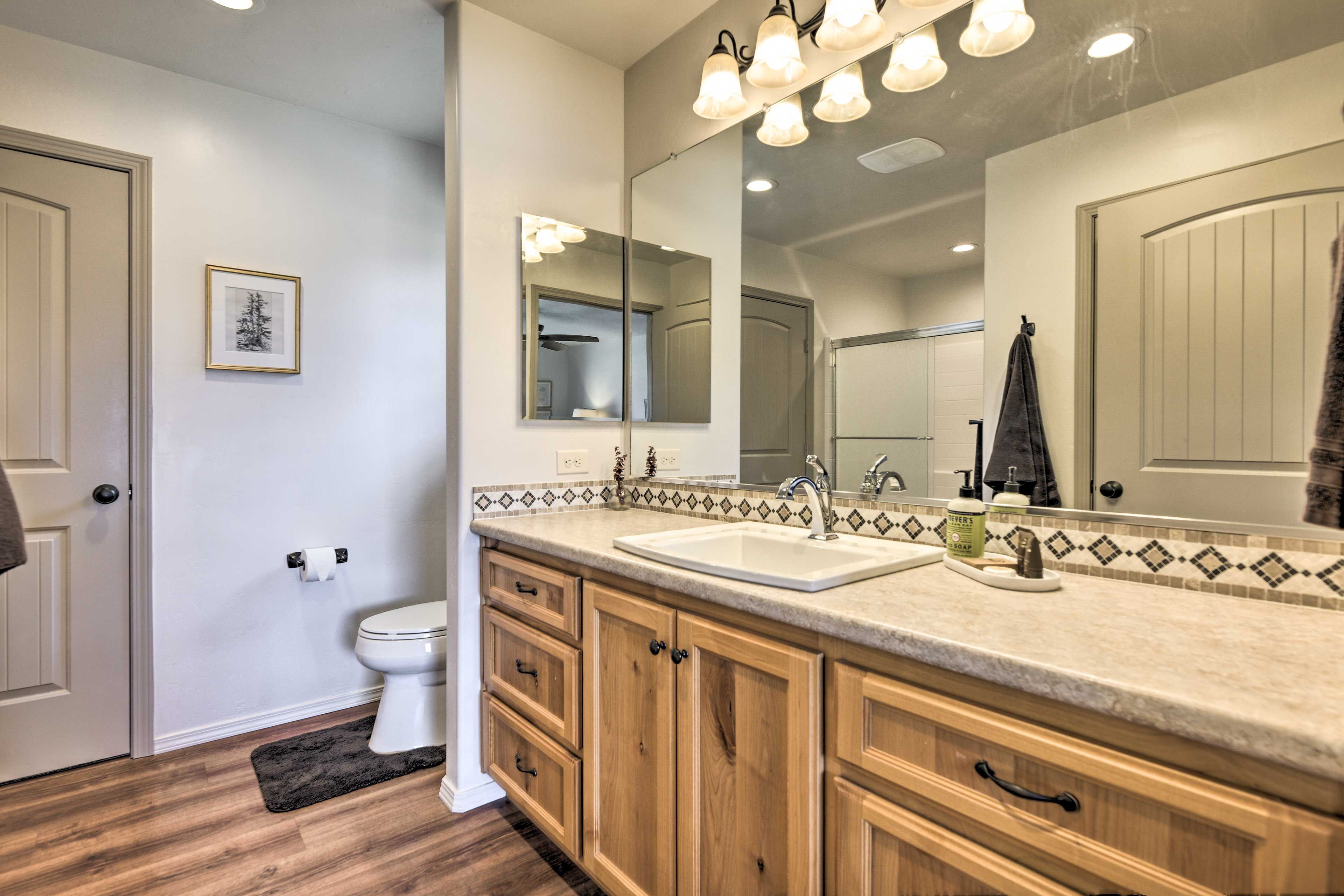Full En-Suite Bathroom | Towels Provided