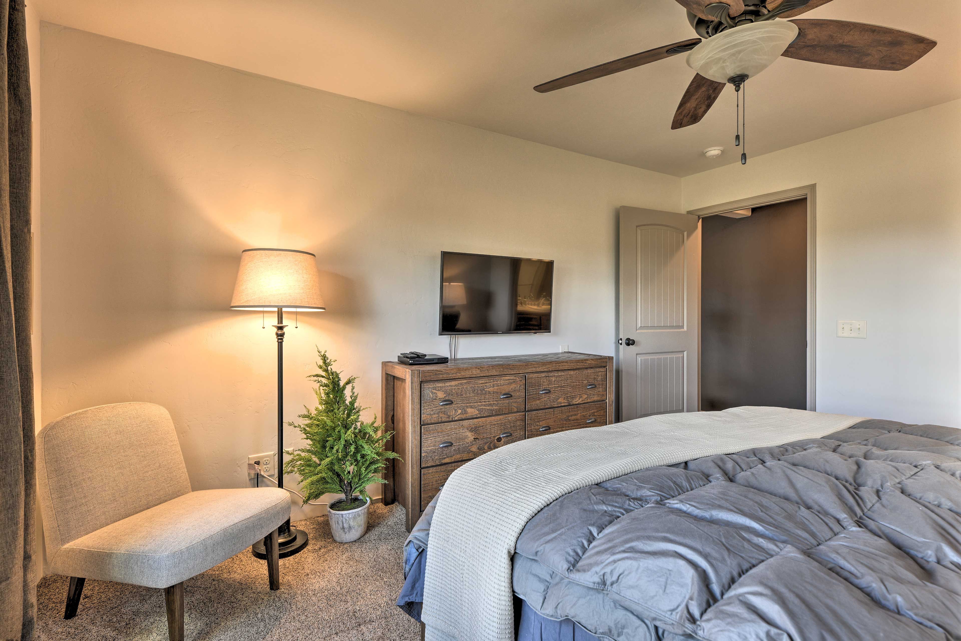 Bedroom 1 | Smart TV