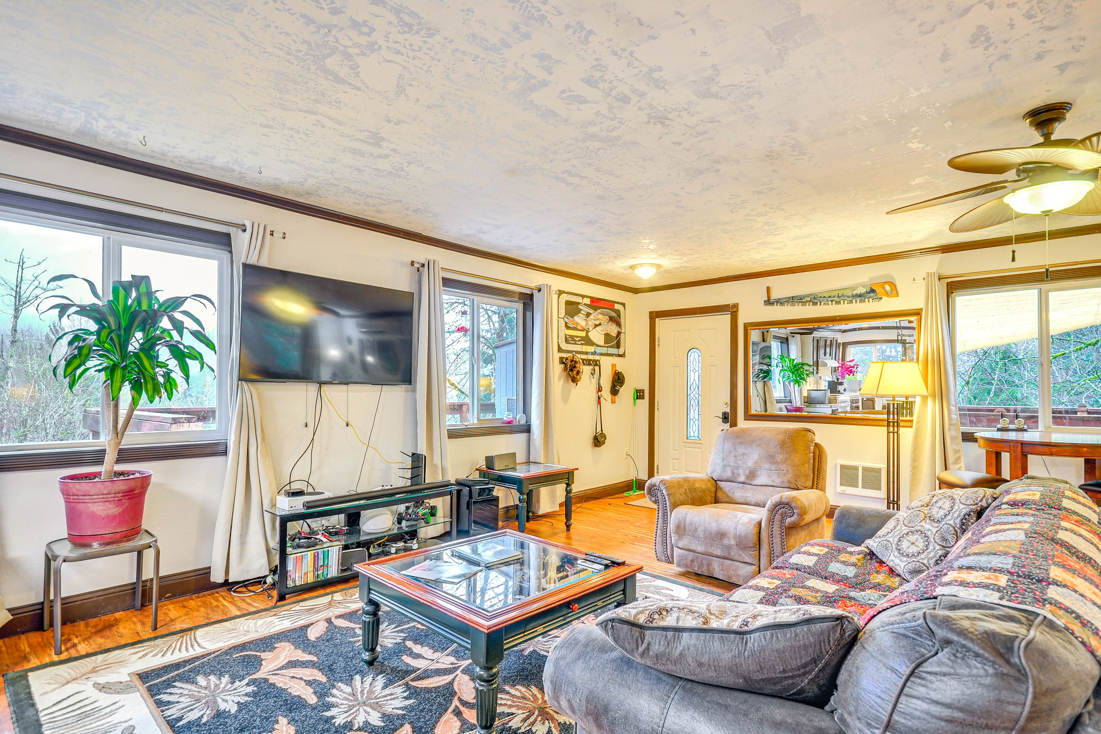Living Area | Free WiFi | Mini-Split A/C & Heat | Smart TV