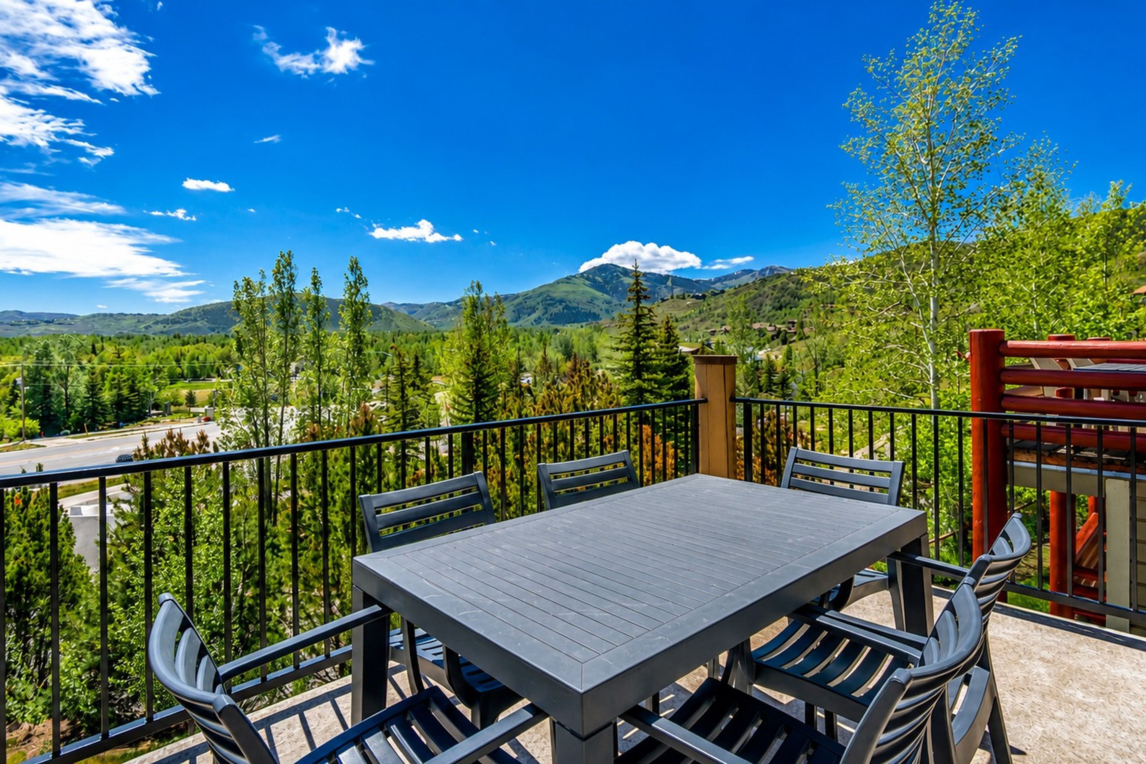 Main-Level Balcony w/ Dining Table