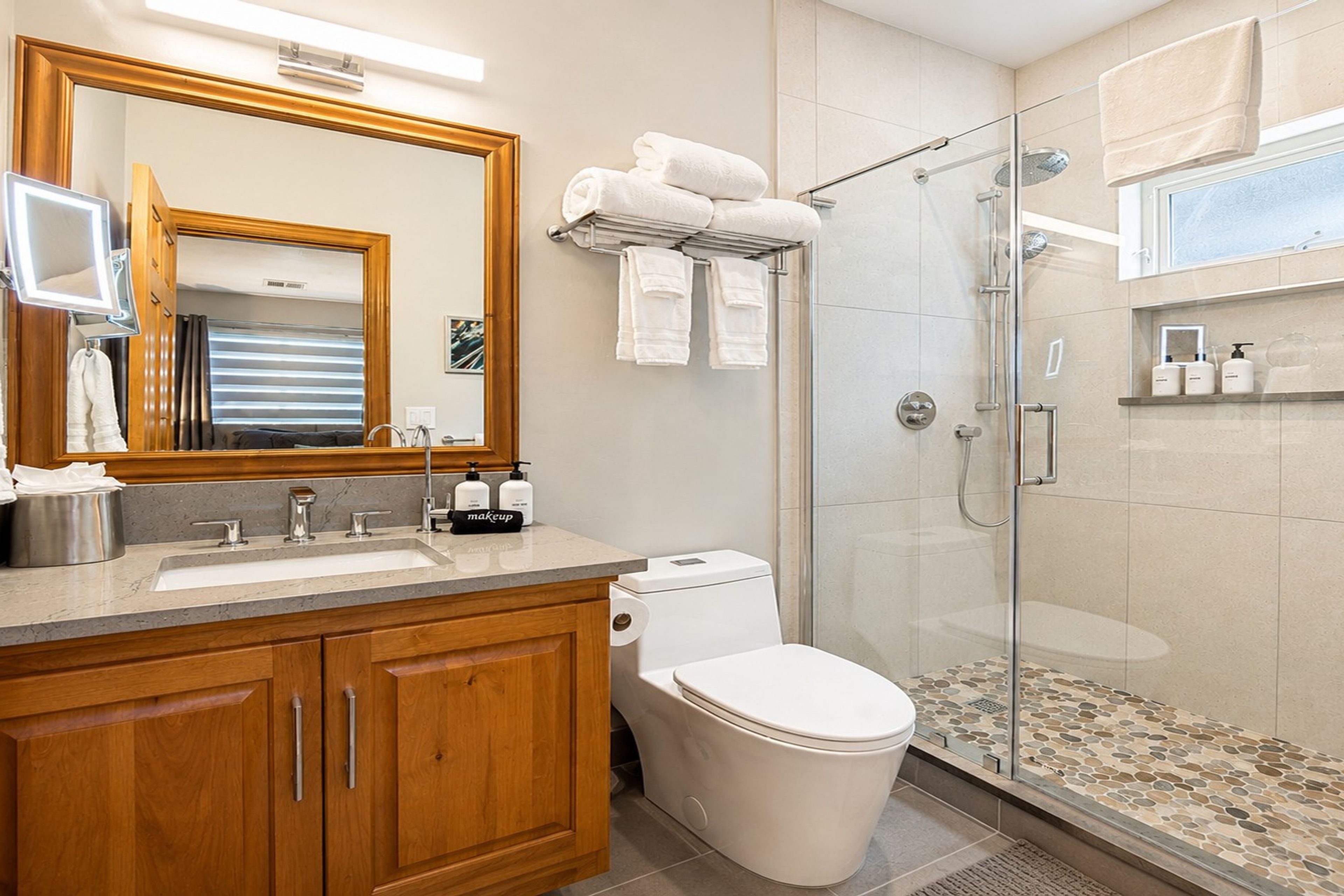 En-Suite Full Bathroom | Upper Level