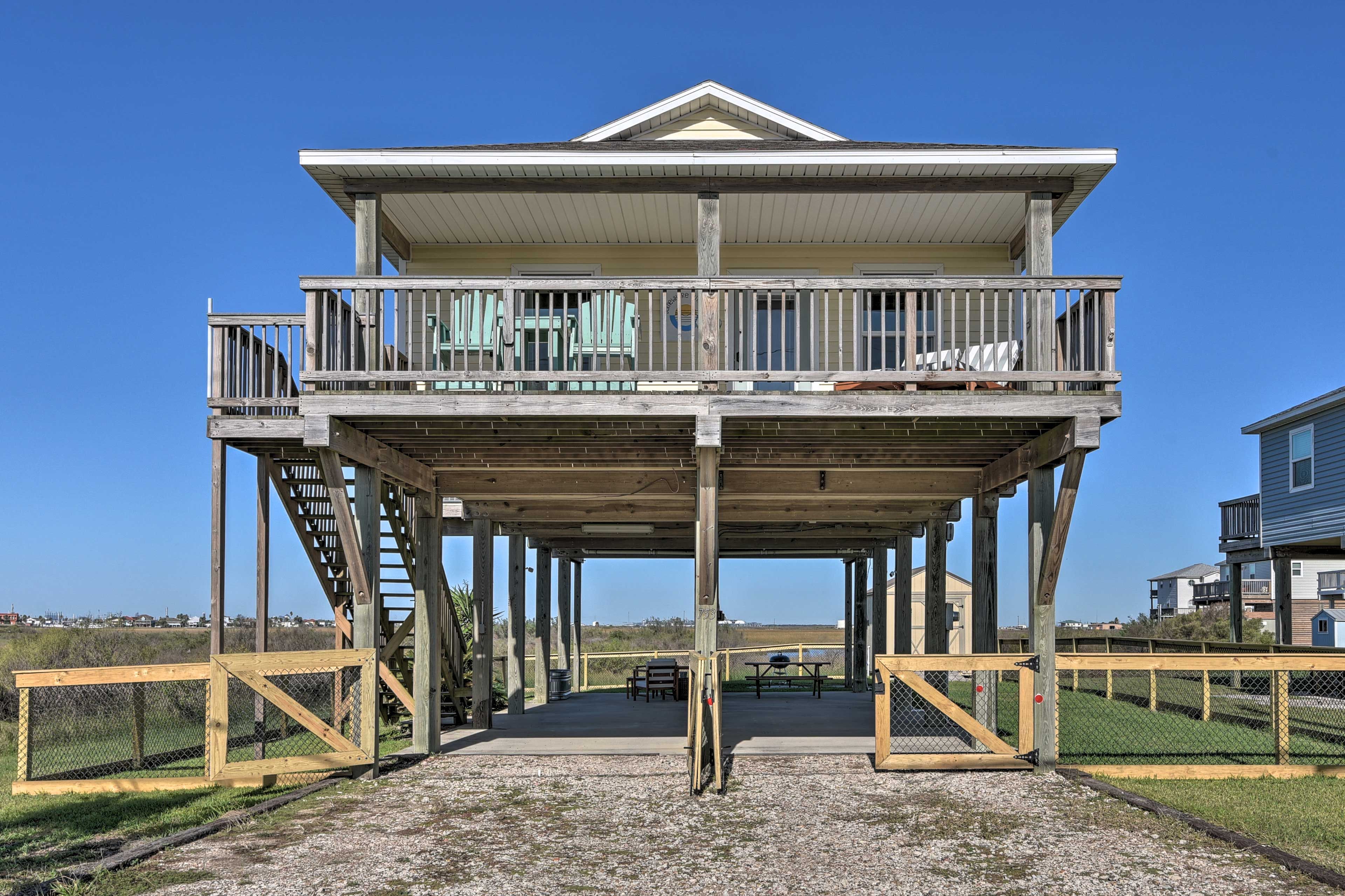 Parking | Carport (2 Vehicles) | Driveway (4 Vehicles)
