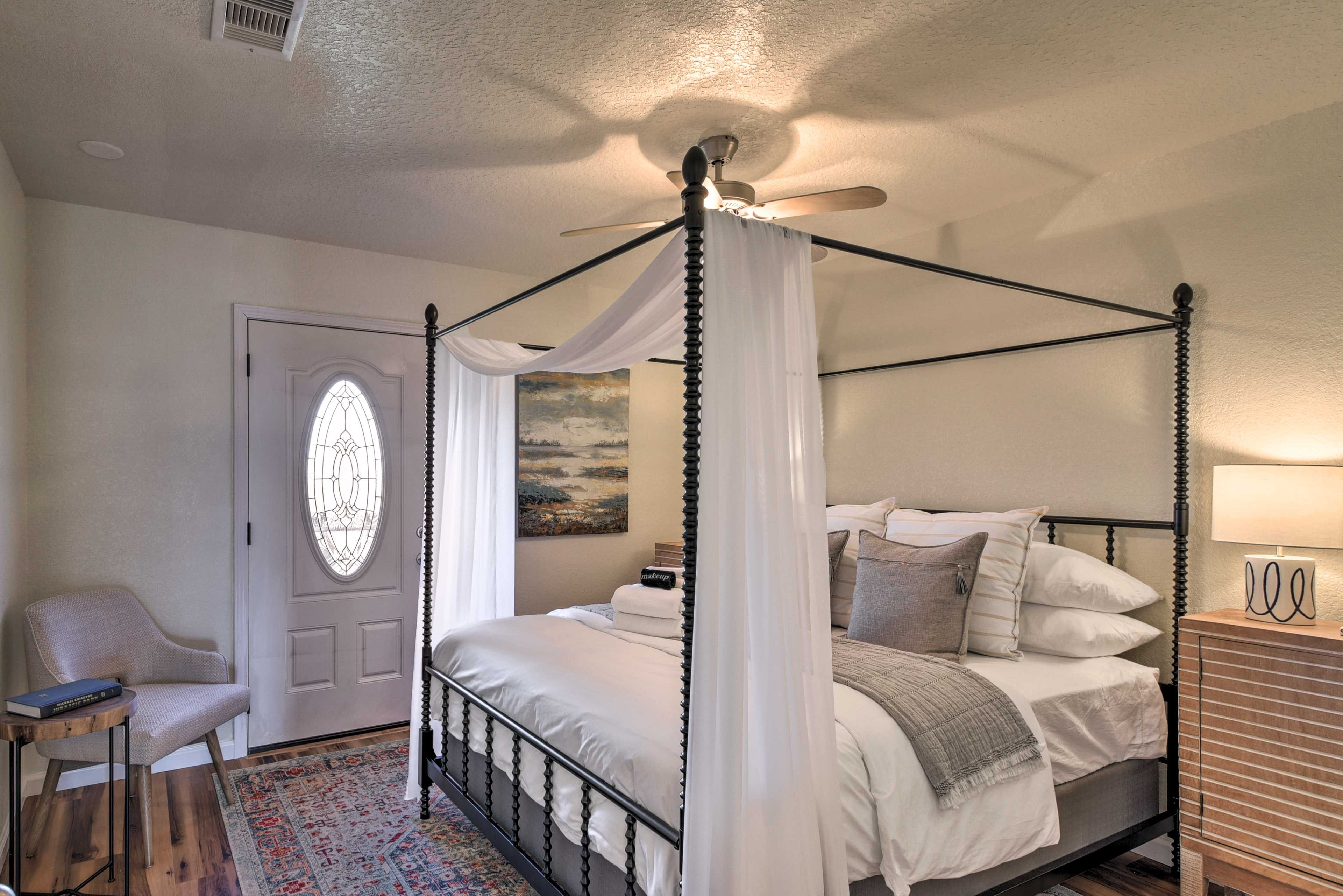 Master Bedroom 2 | Queen Bed | Steps Required