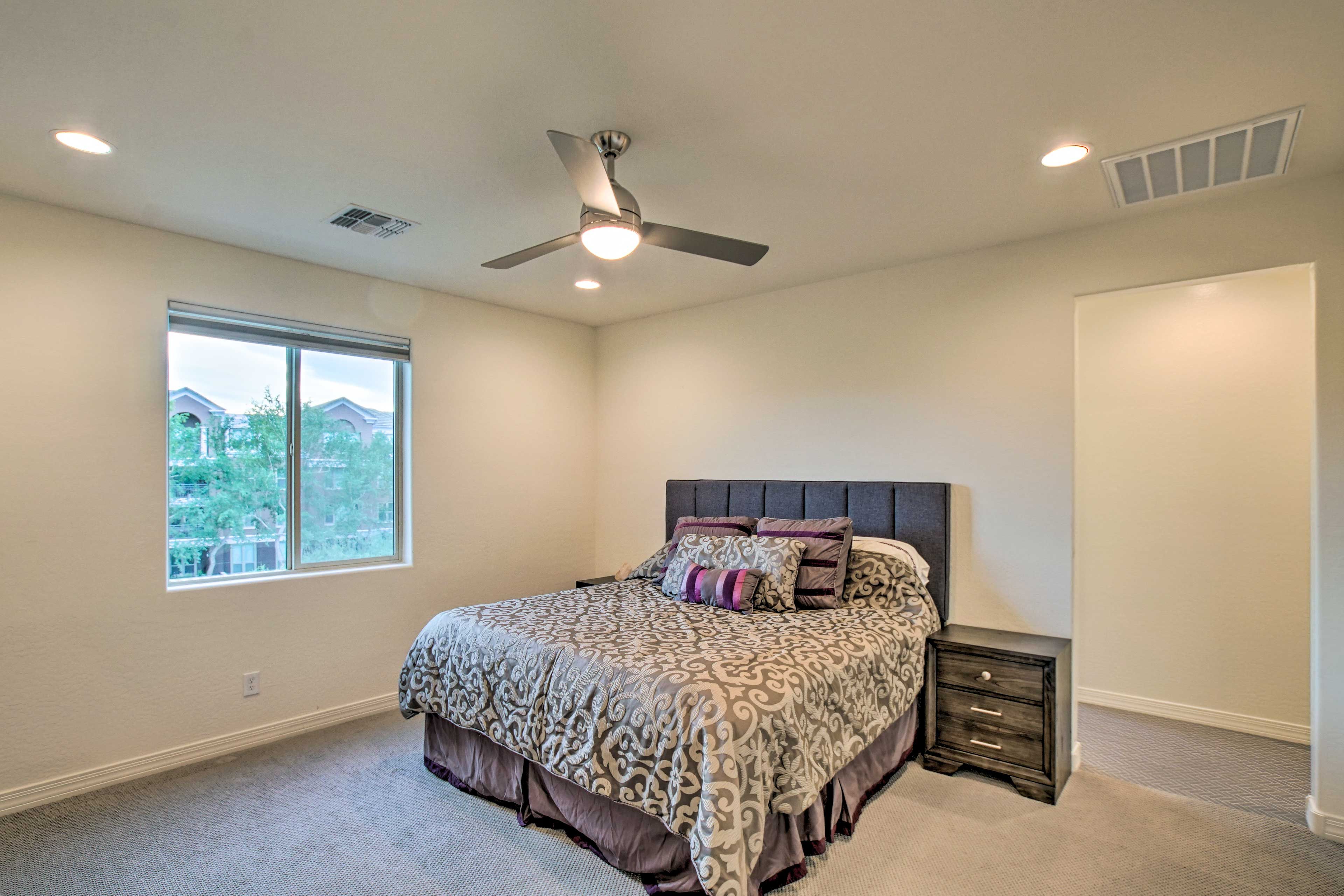 Bedroom 1 | King Bed