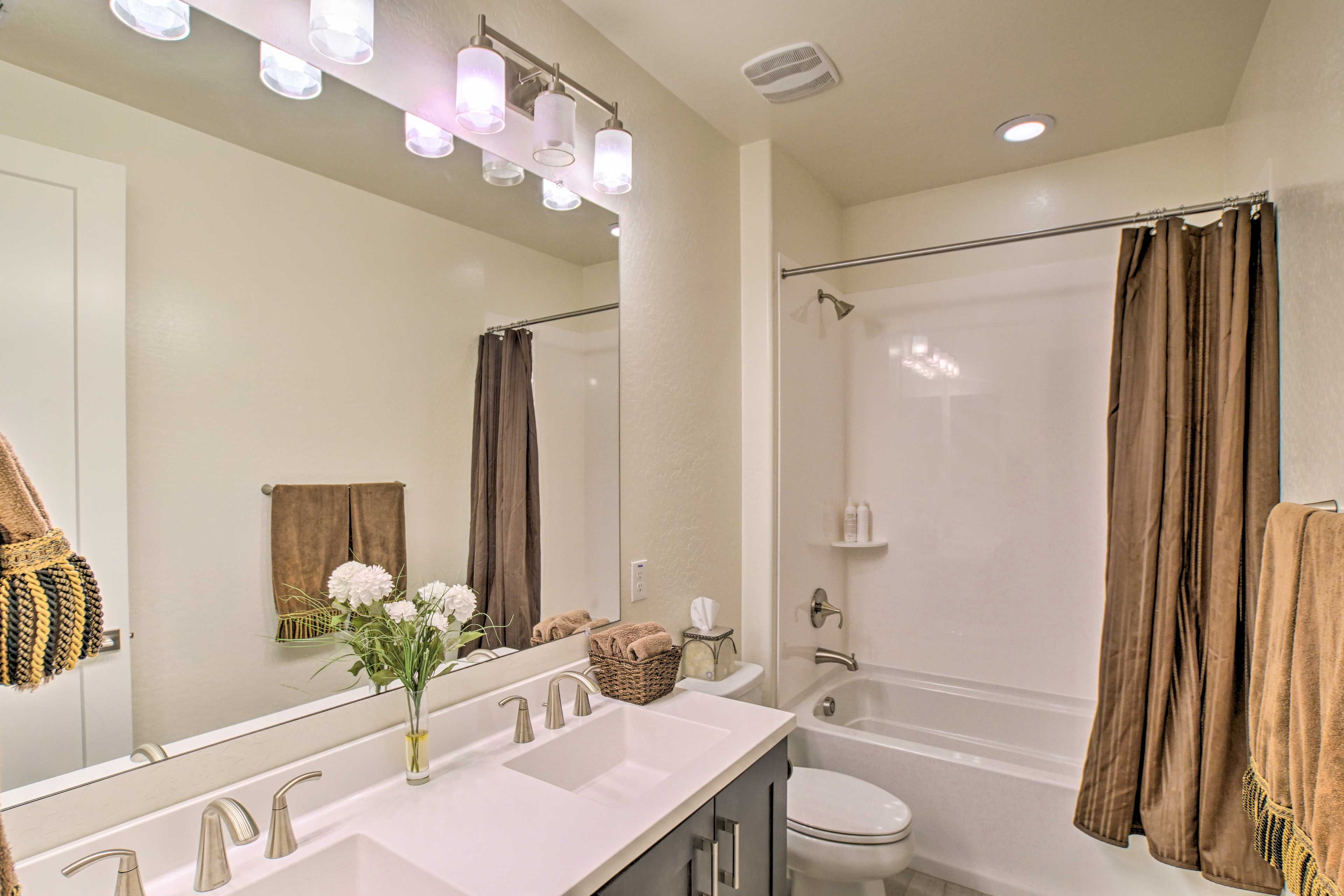 Full Bathroom | Complimentary Toiletries