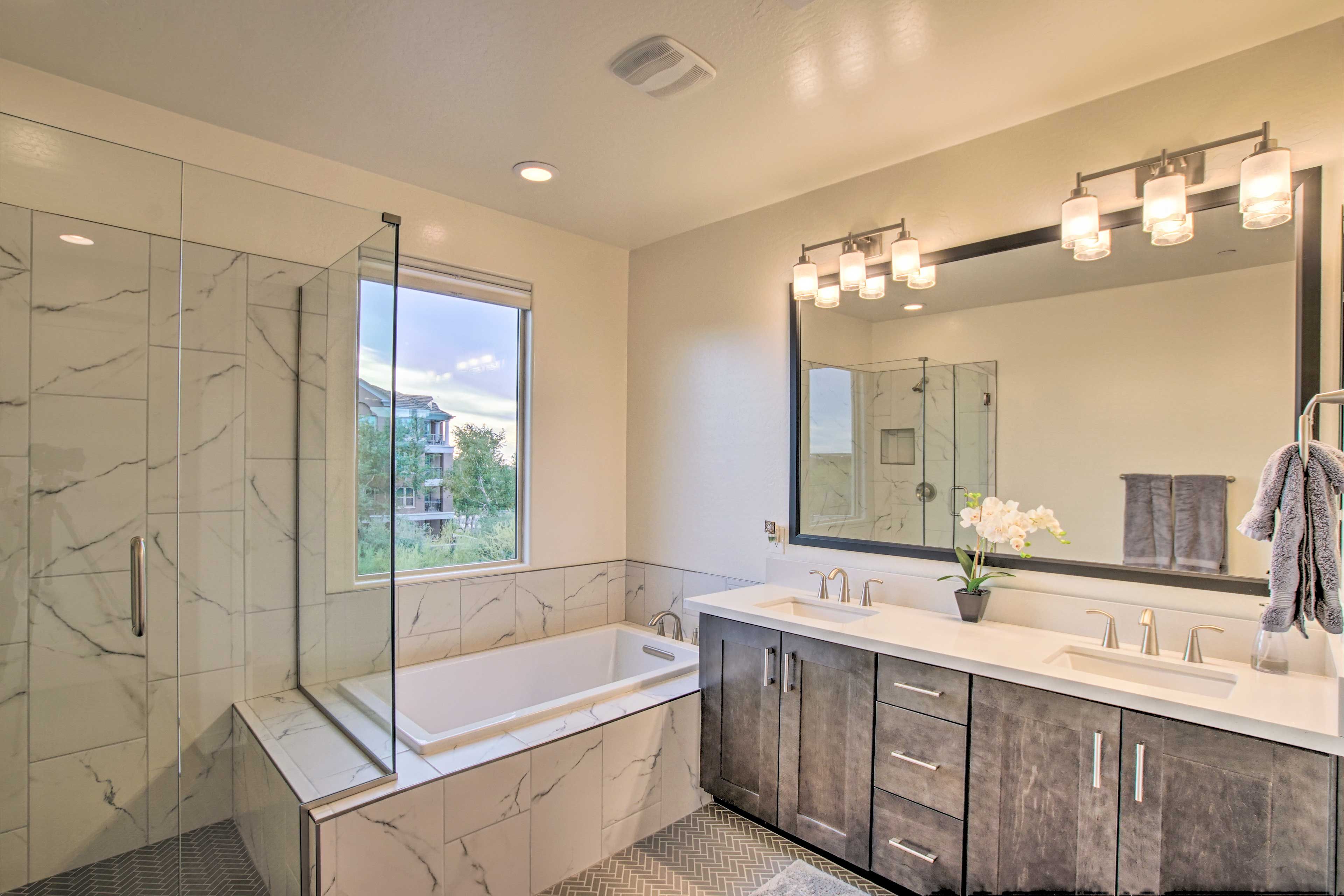 Full Bathroom | Complimentary Toiletries