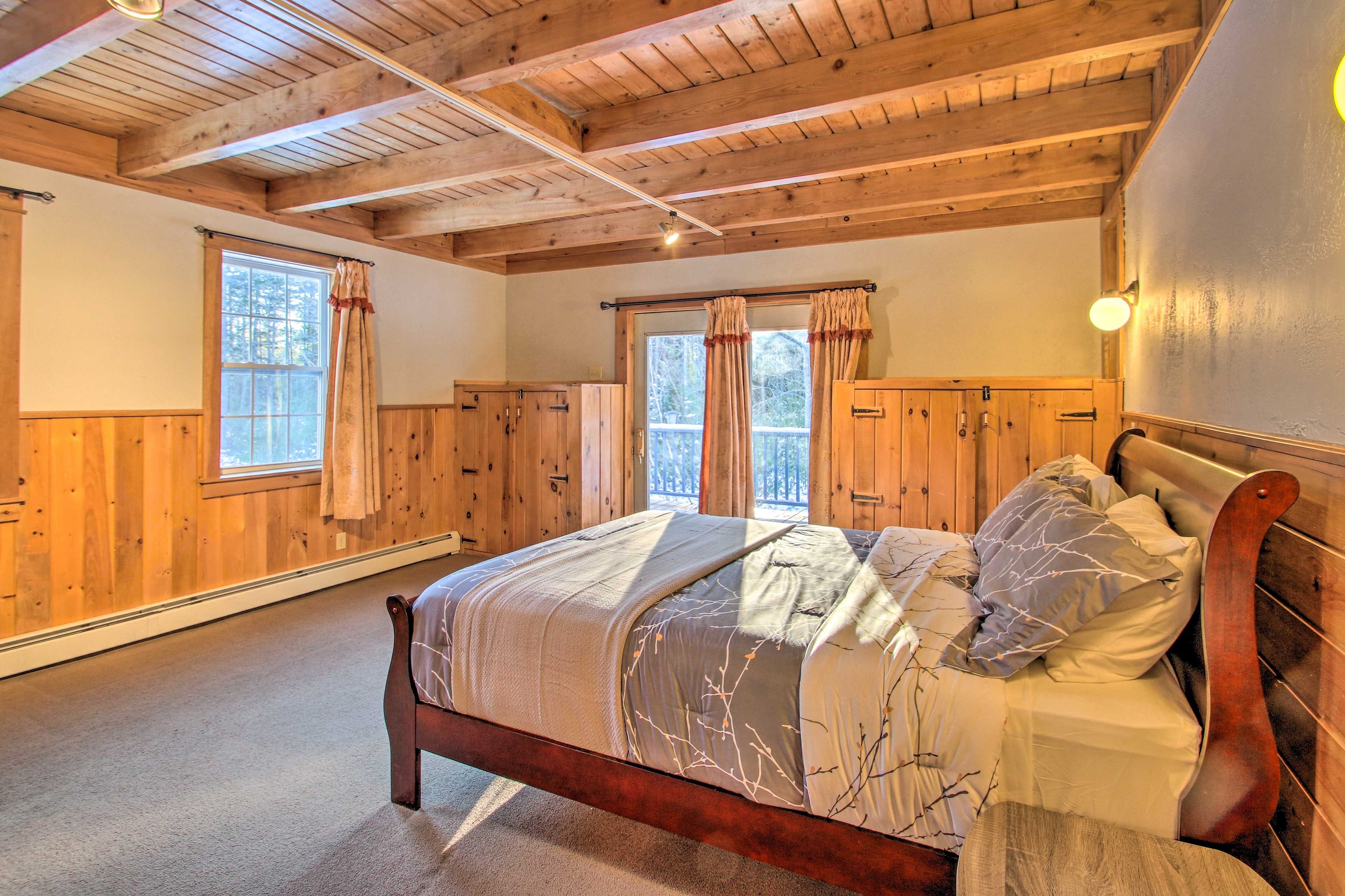 Bedroom 1 | 1st Floor | Queen Bed