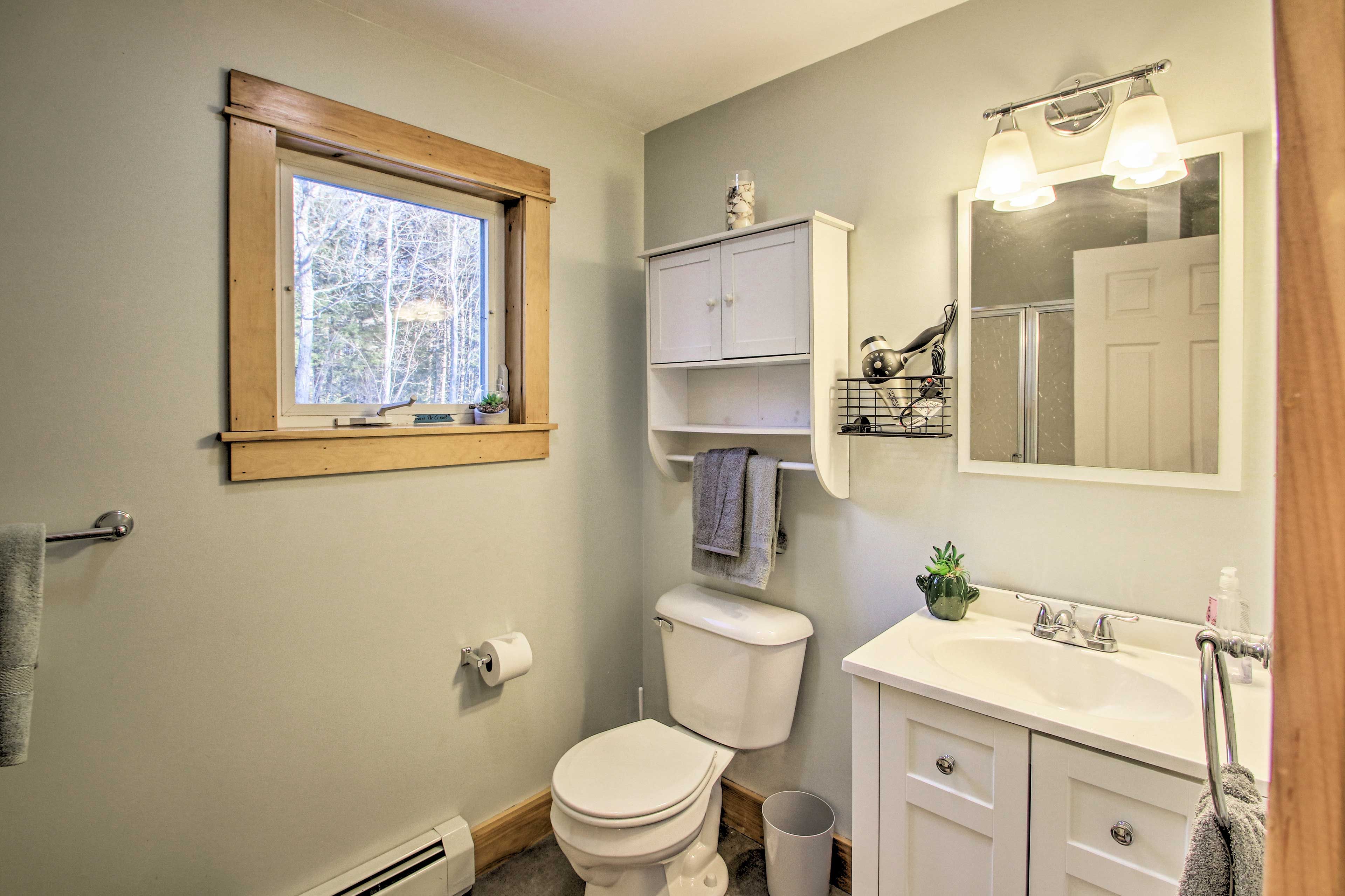 Full Bathroom | 1st Floor