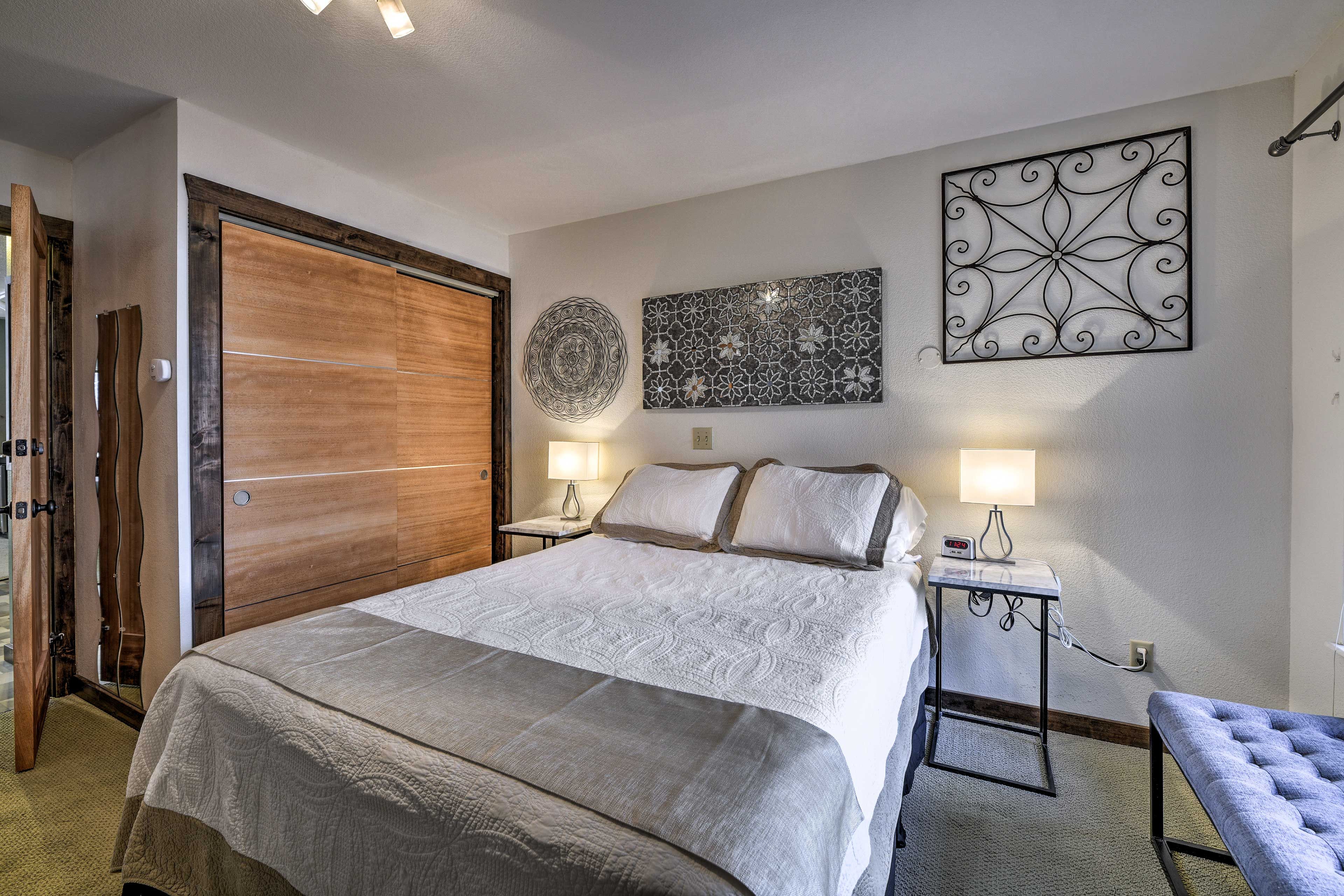 Bedroom | Queen Bed