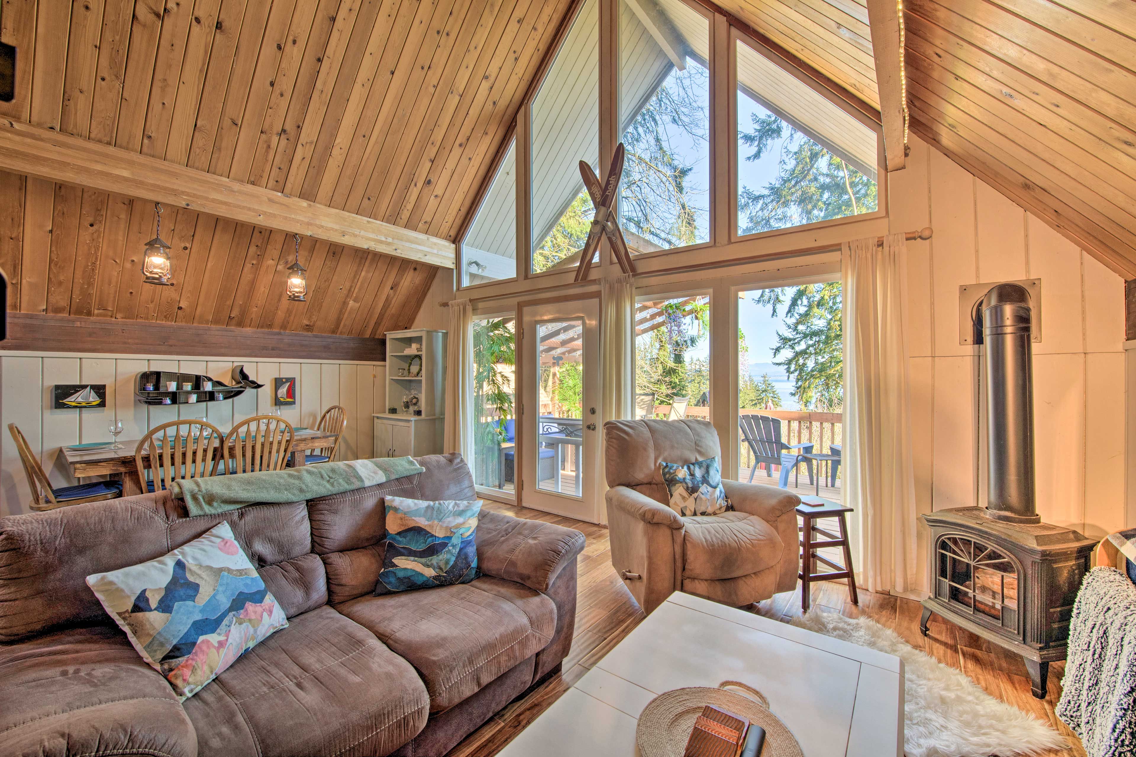 Living Room | Free WiFi