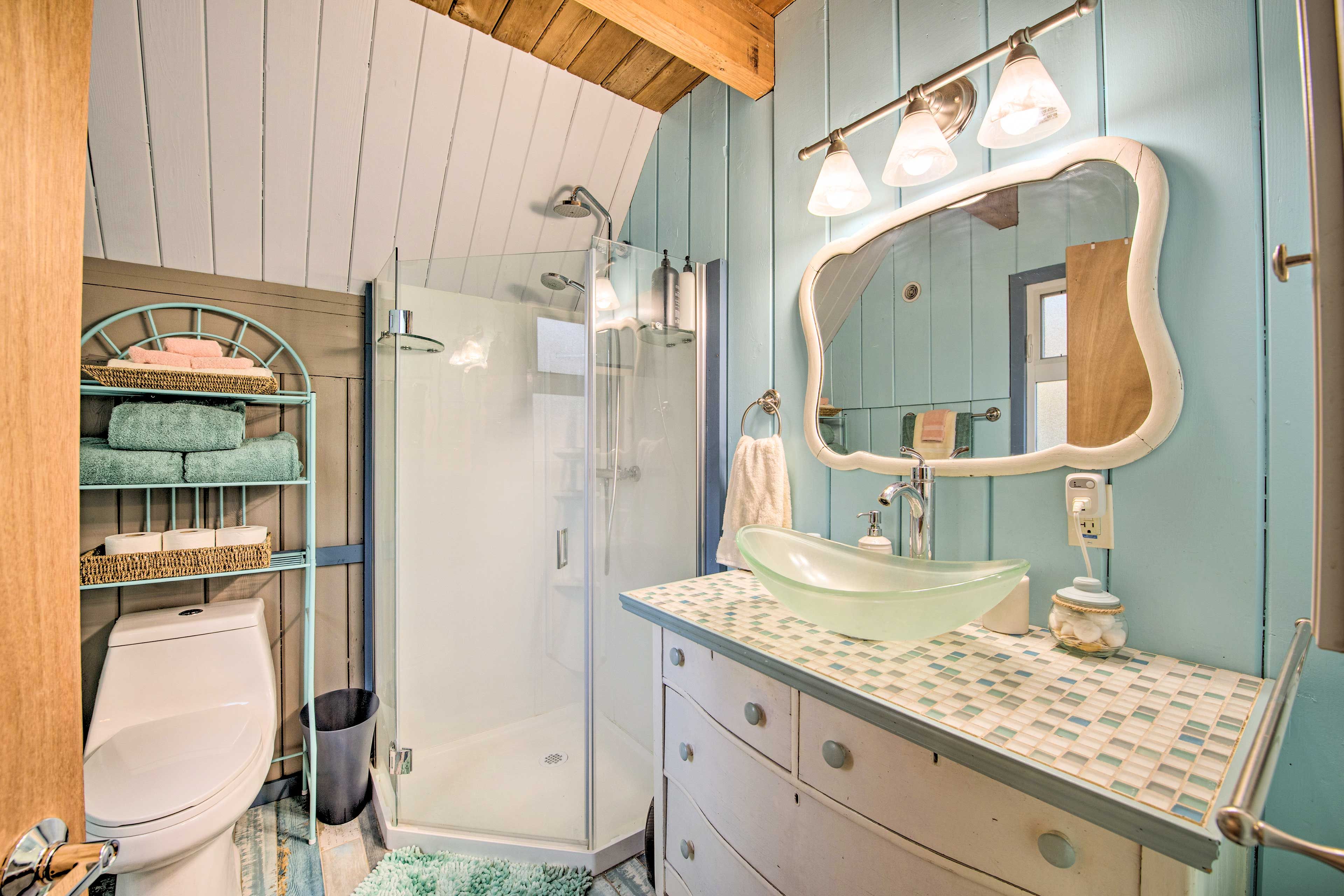 Full Bathroom | Complimentary Toiletries