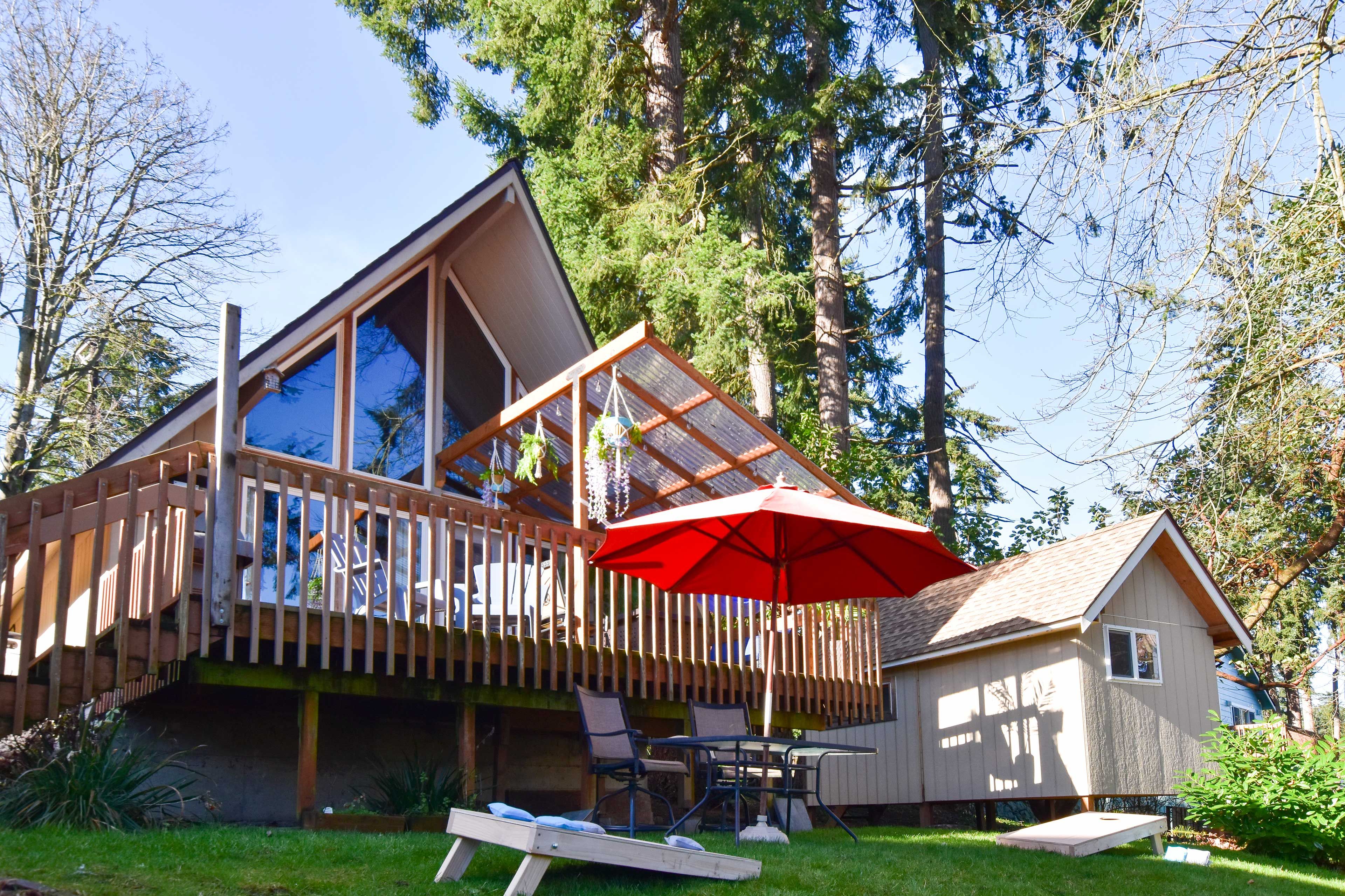 Cabin Exterior | Cornhole