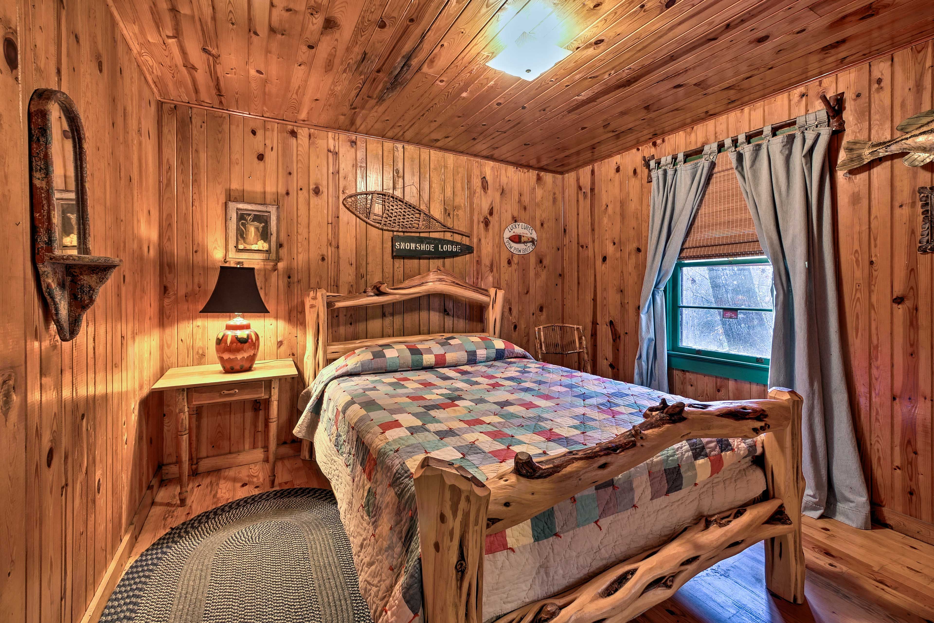Bedroom 2 | Queen Bed