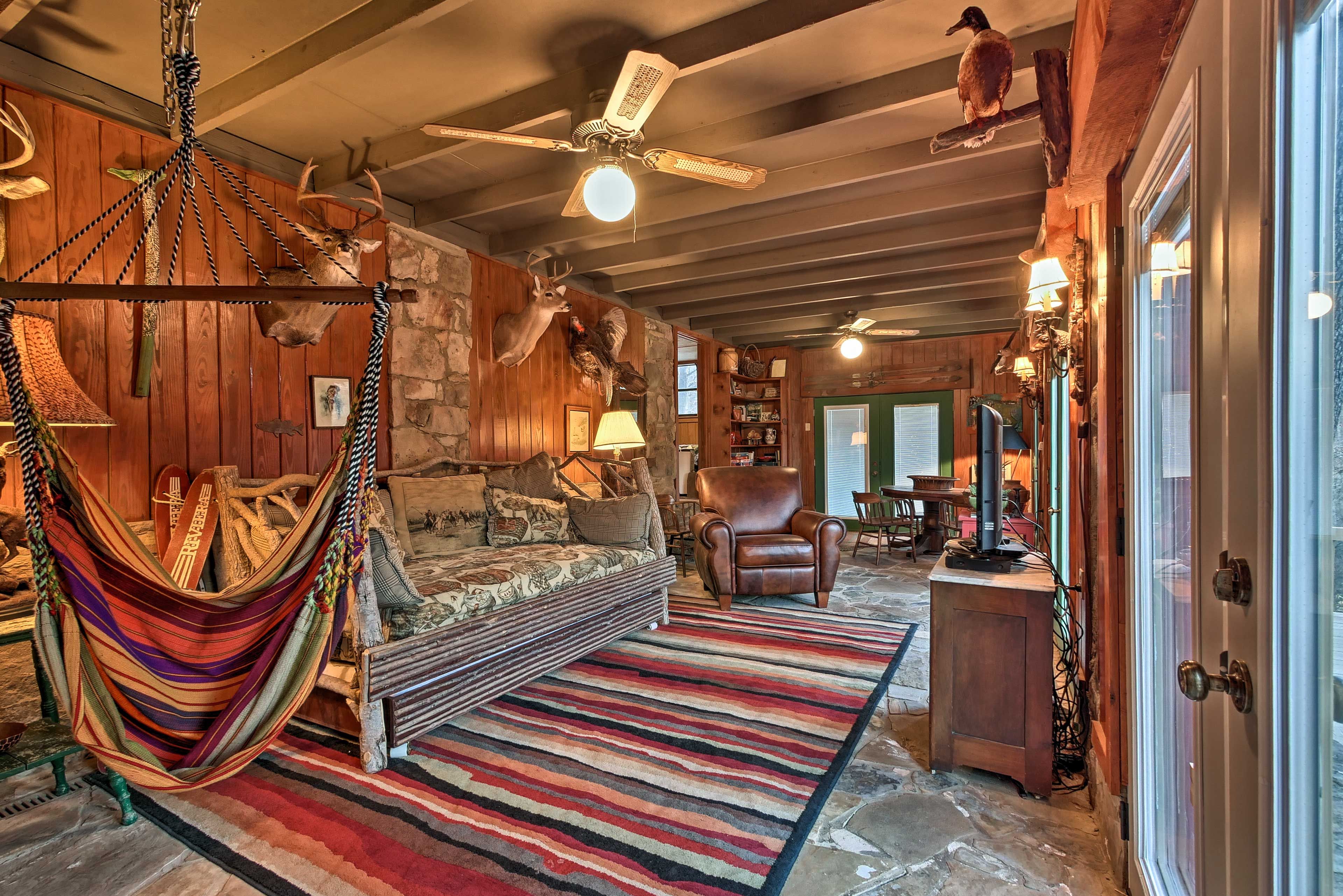 Game Room | Pullout Bed