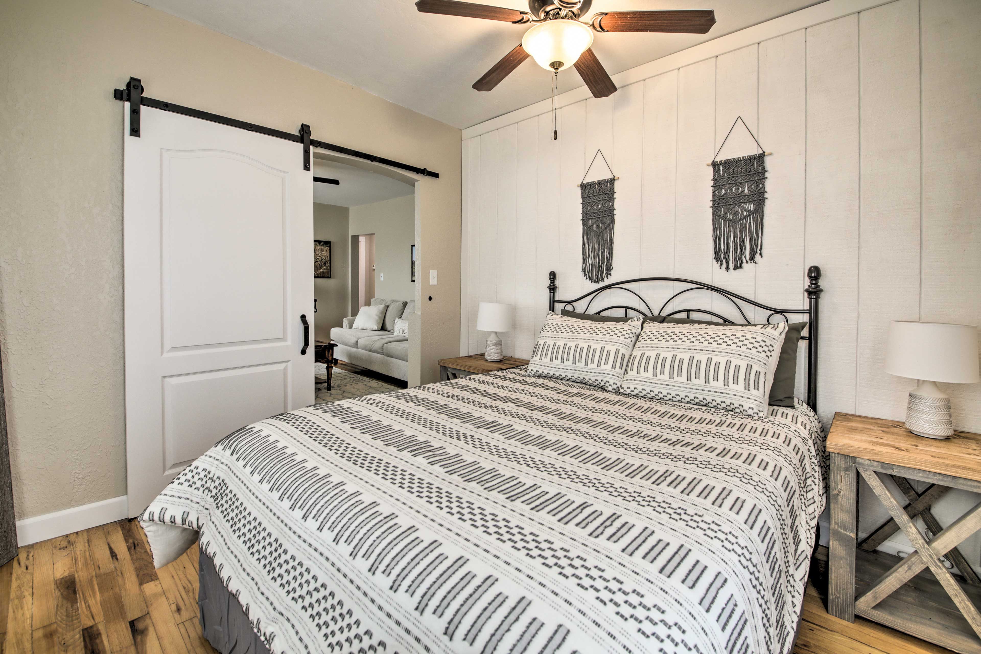 Bedroom 2 | Queen Bed | 1st Story